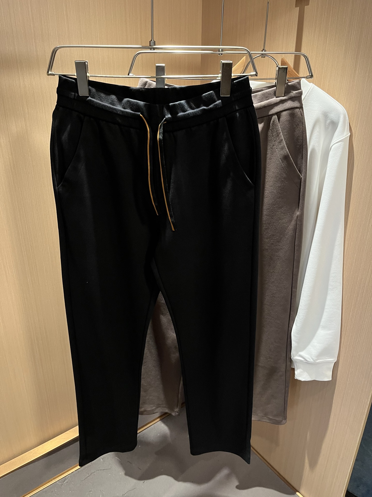 Loro Piana诺悠翩雅 2025秋冬新品男士休闲裤，最新的贸易订单全品相！！网红款！上身舒适透气，