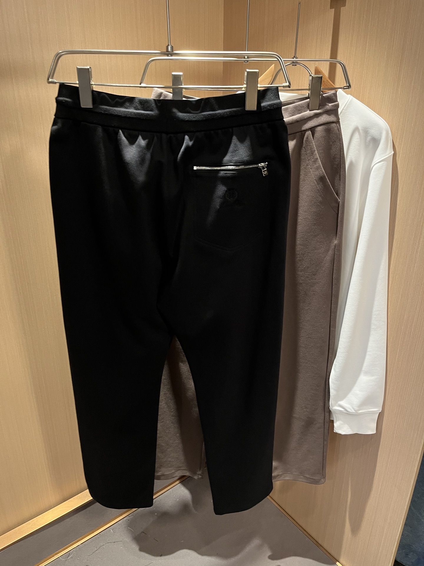 Loro Piana诺悠翩雅 2025秋冬新品男士休闲裤，最新的贸易订单全品相！！网红款！上身舒适透气，