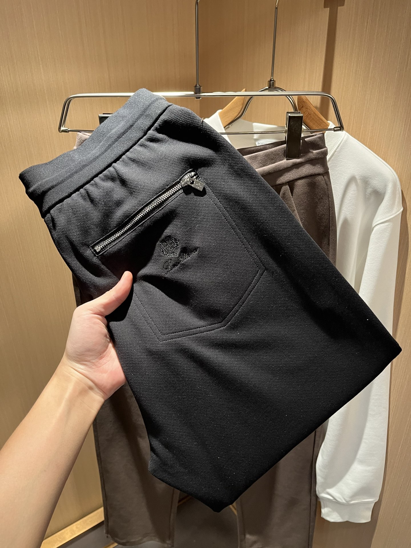 Loro Piana诺悠翩雅 2025秋冬新品男士休闲裤，最新的贸易订单全品相！！网红款！上身舒适透气，