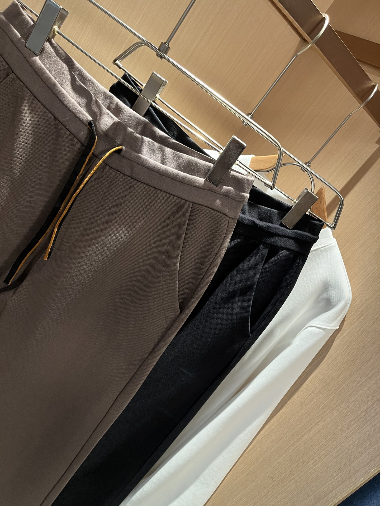 Loro Piana诺悠翩雅 2025秋冬新品男士休闲裤，最新的贸易订单全品相！！网红款！上身舒适透气，