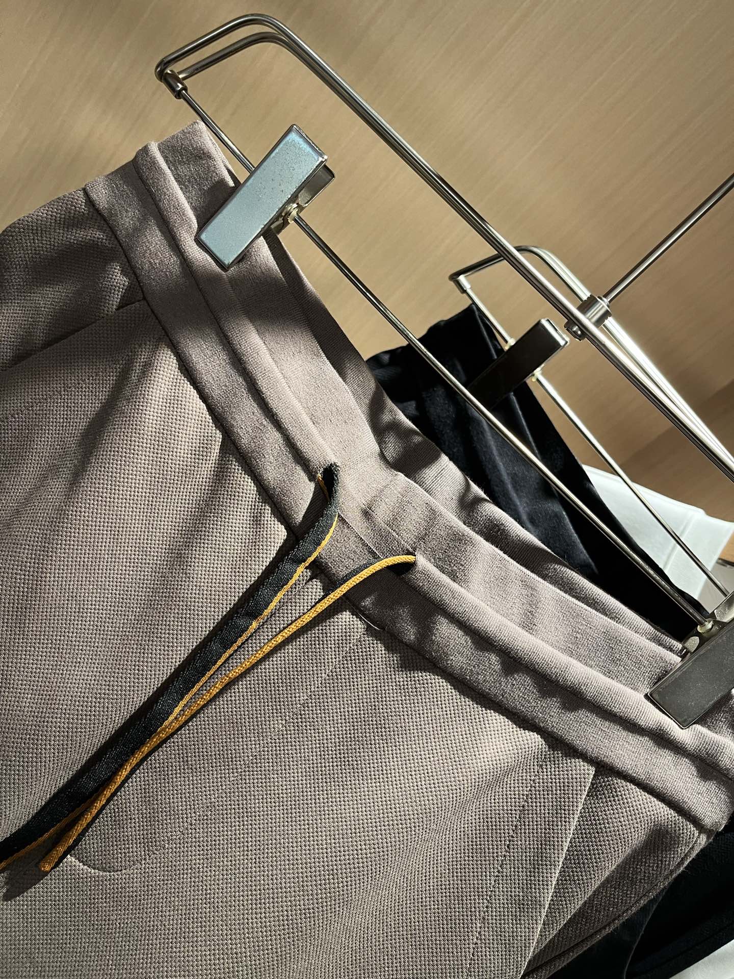 Loro Piana诺悠翩雅 2025秋冬新品男士休闲裤，最新的贸易订单全品相！！网红款！上身舒适透气，