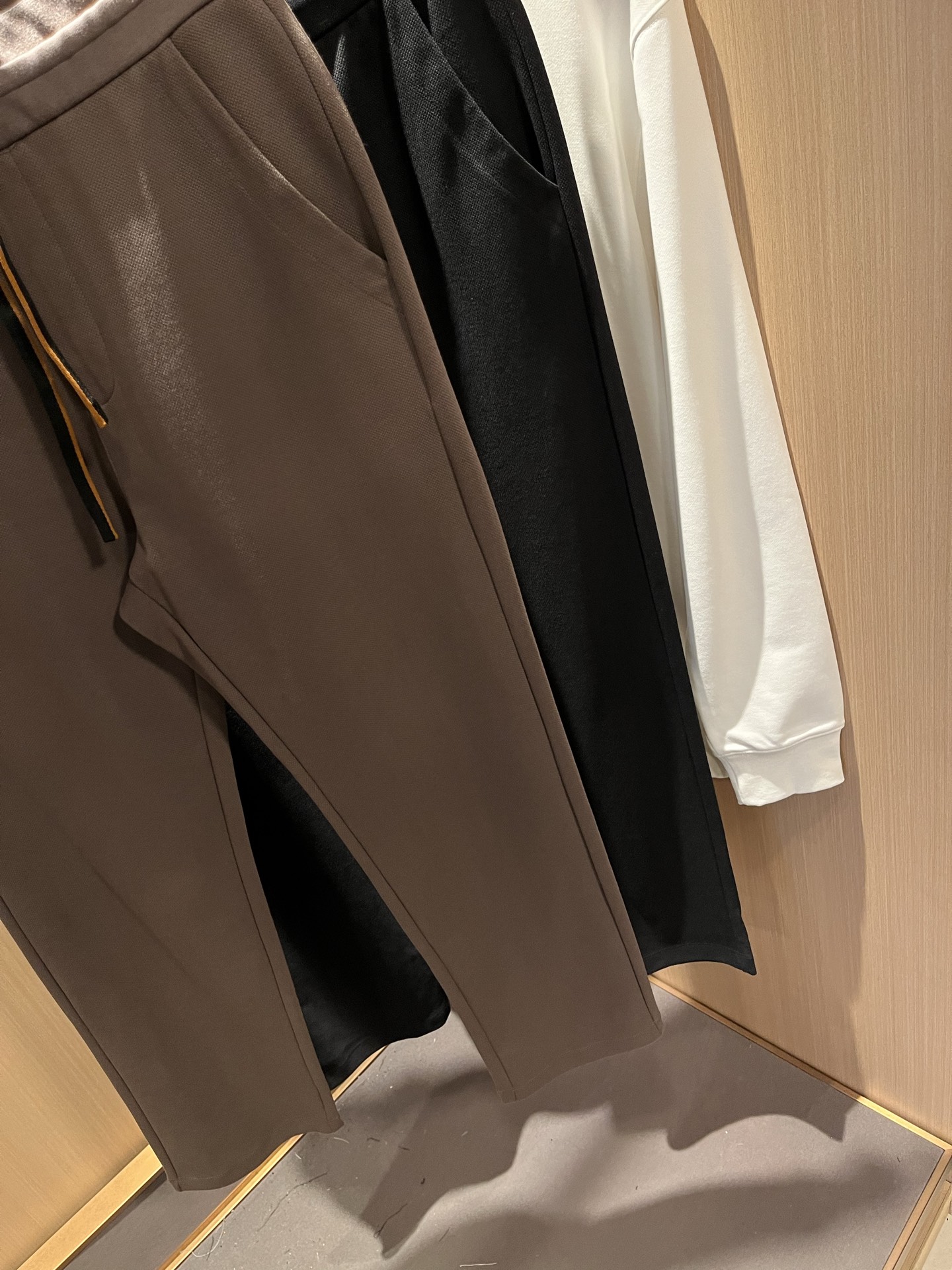 Loro Piana诺悠翩雅 2025秋冬新品男士休闲裤，最新的贸易订单全品相！！网红款！上身舒适透气，