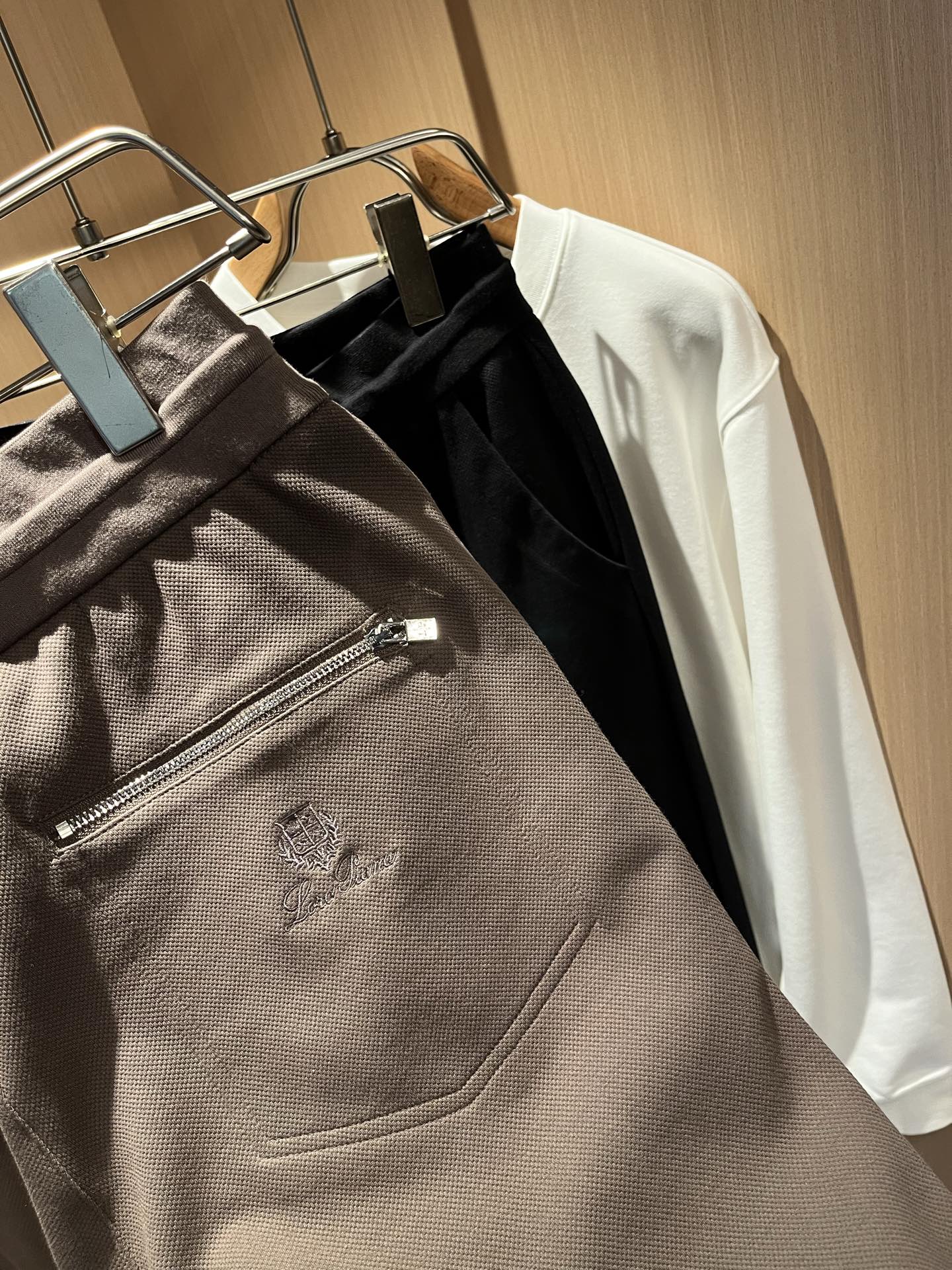 Loro Piana诺悠翩雅 2025秋冬新品男士休闲裤，最新的贸易订单全品相！！网红款！上身舒适透气，