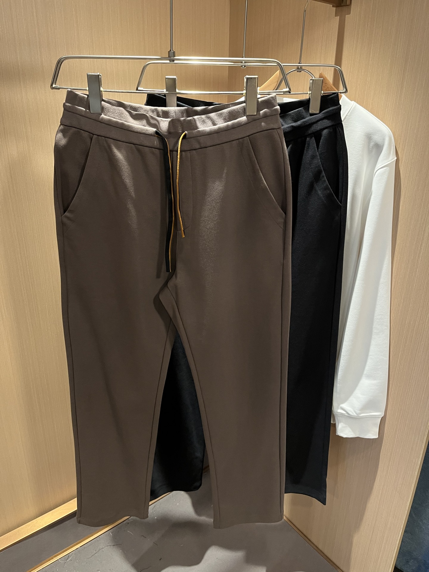 Loro Piana诺悠翩雅 2025秋冬新品男士休闲裤，最新的贸易订单全品相！！网红款！上身舒适透气，