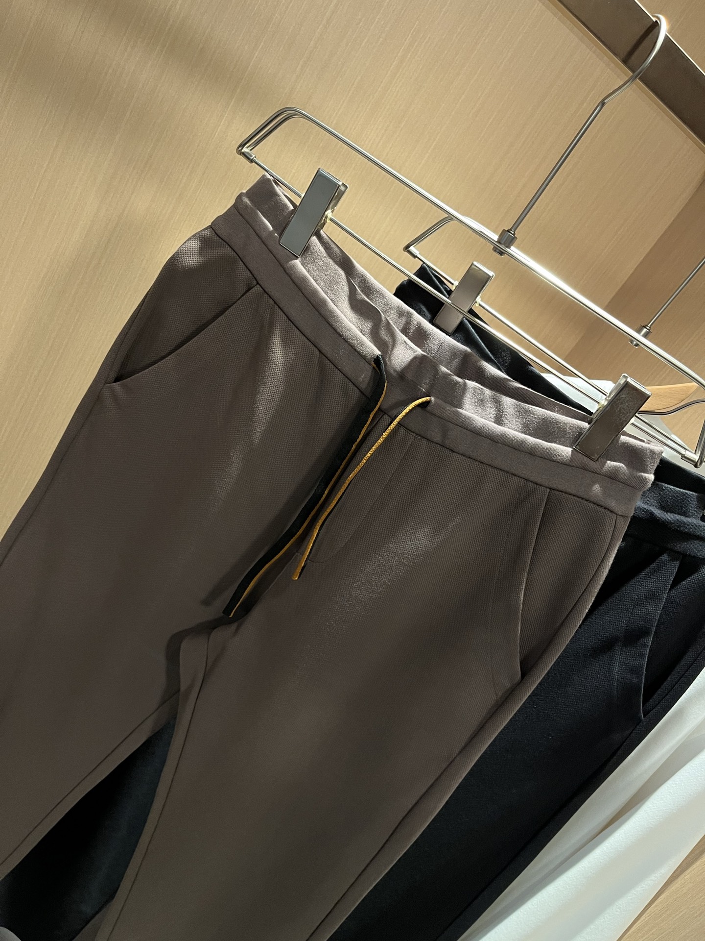 Loro Piana诺悠翩雅 2025秋冬新品男士休闲裤，最新的贸易订单全品相！！网红款！上身舒适透气，