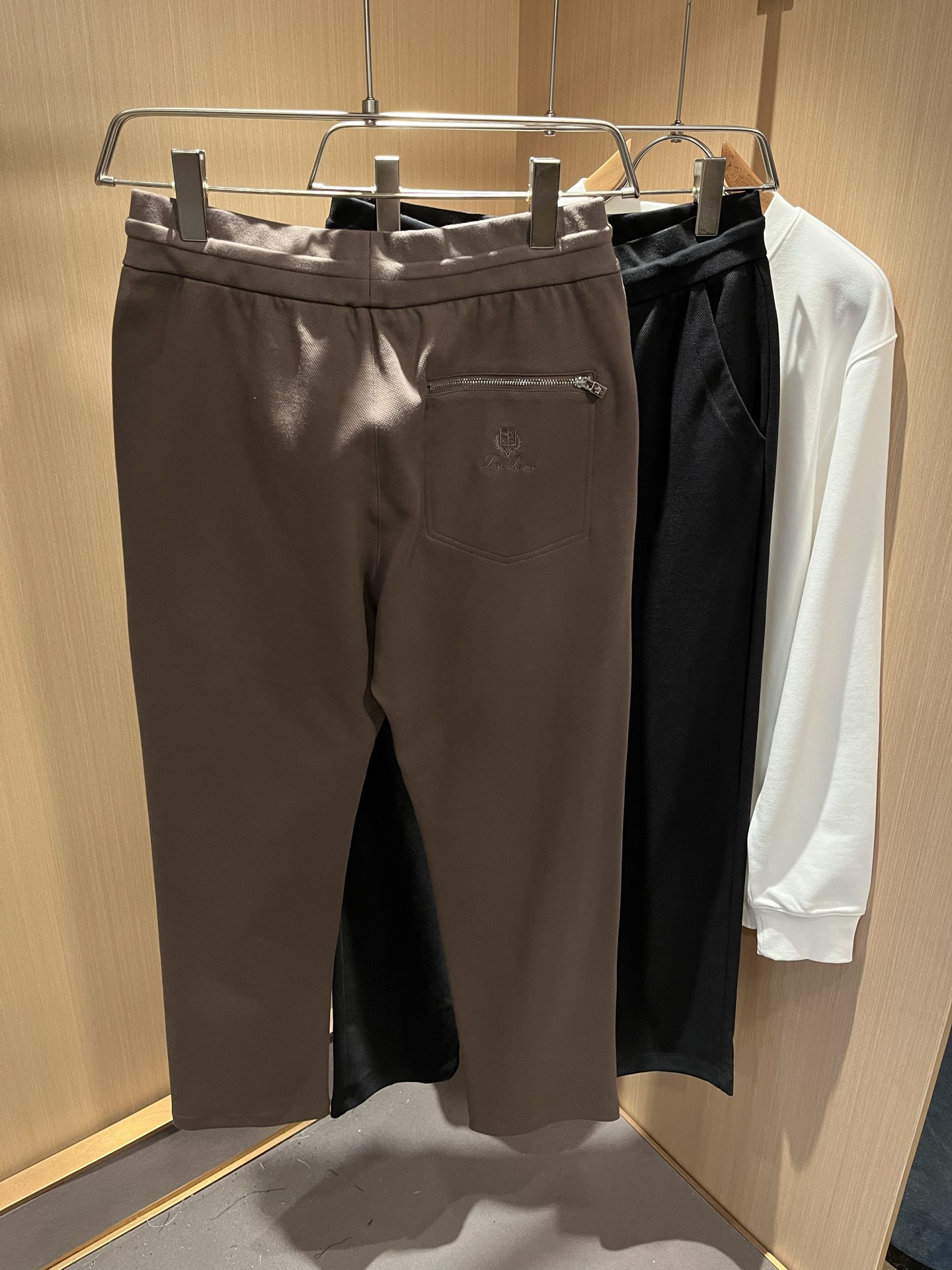 Loro Piana诺悠翩雅 2025秋冬新品男士休闲裤，最新的贸易订单全品相！！网红款！上身舒适透气，