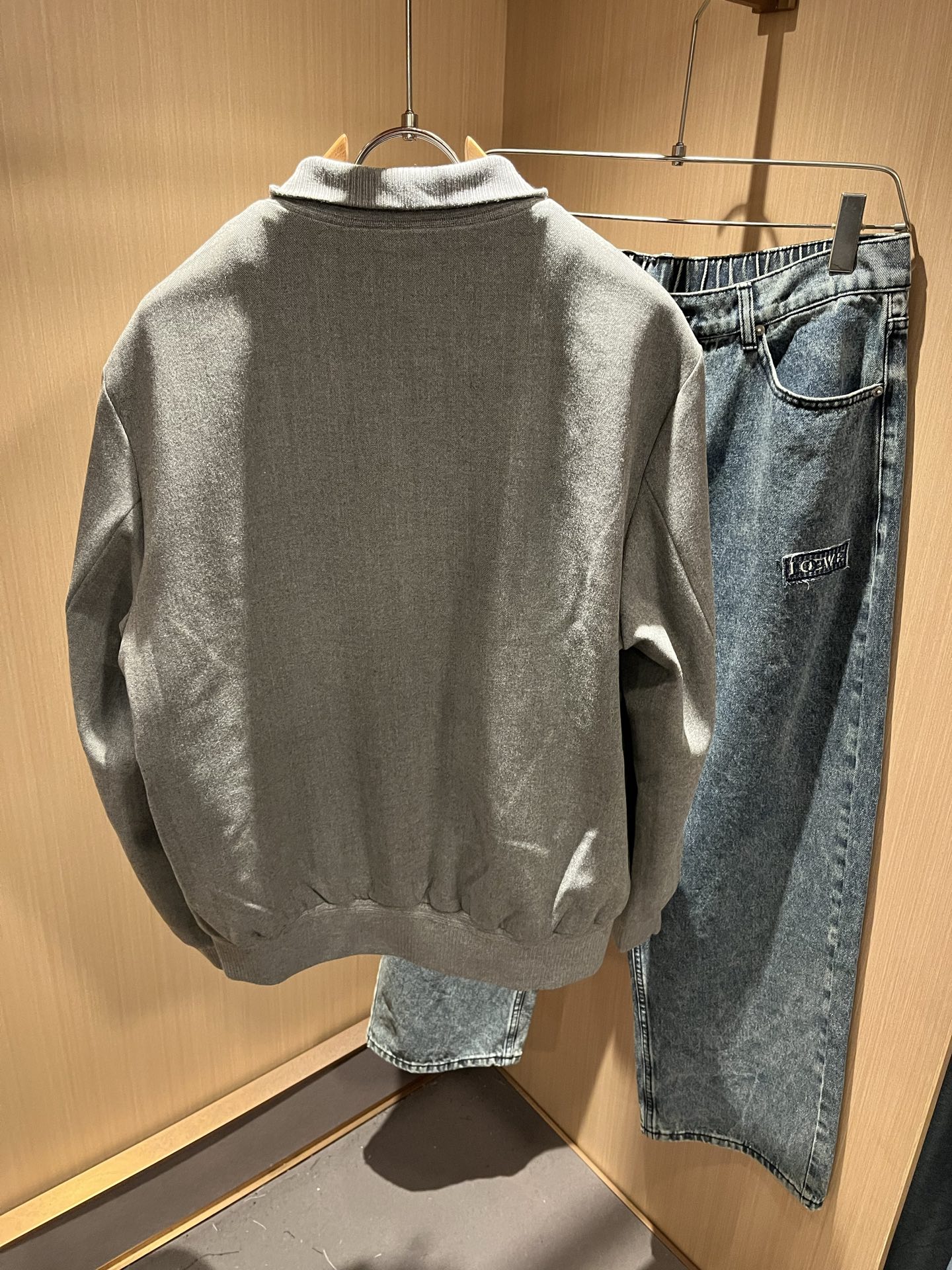 Kiton 2025秋冬新款男士休闲夹克，采用进口专属聚酯纤维面料！！简单LOGO标识刺绣设计！代表品牌