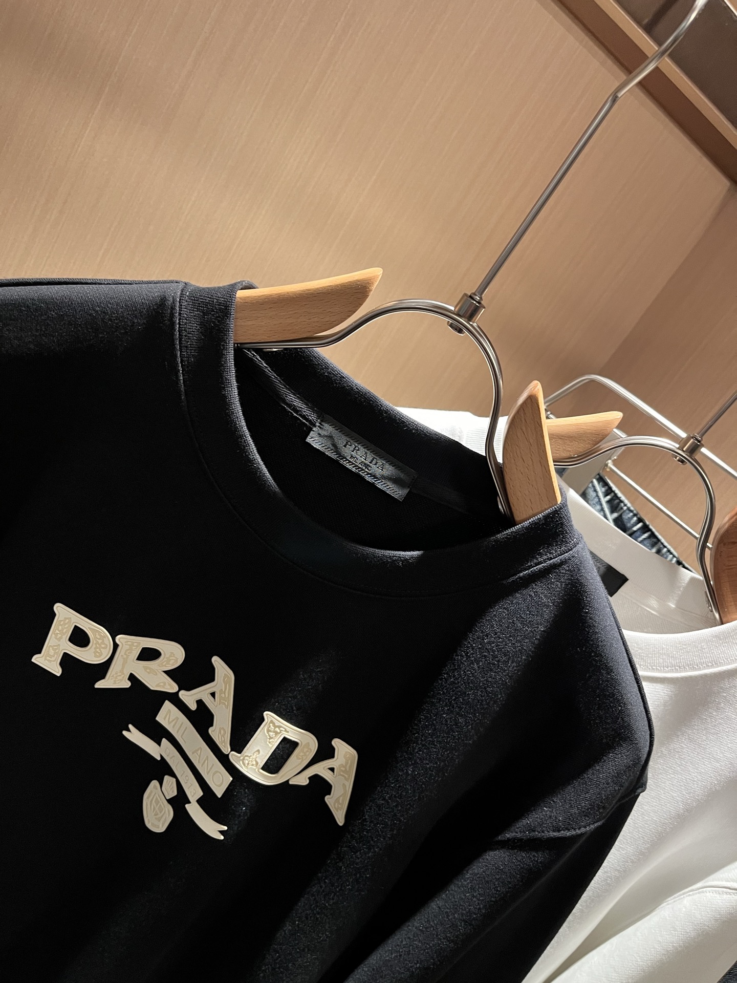 PRAD*A普*达2025秋冬新款男女同款👫长袖卫衣，最新款全网独家首上！！~既经典有时尚百搭，谁不爱啊