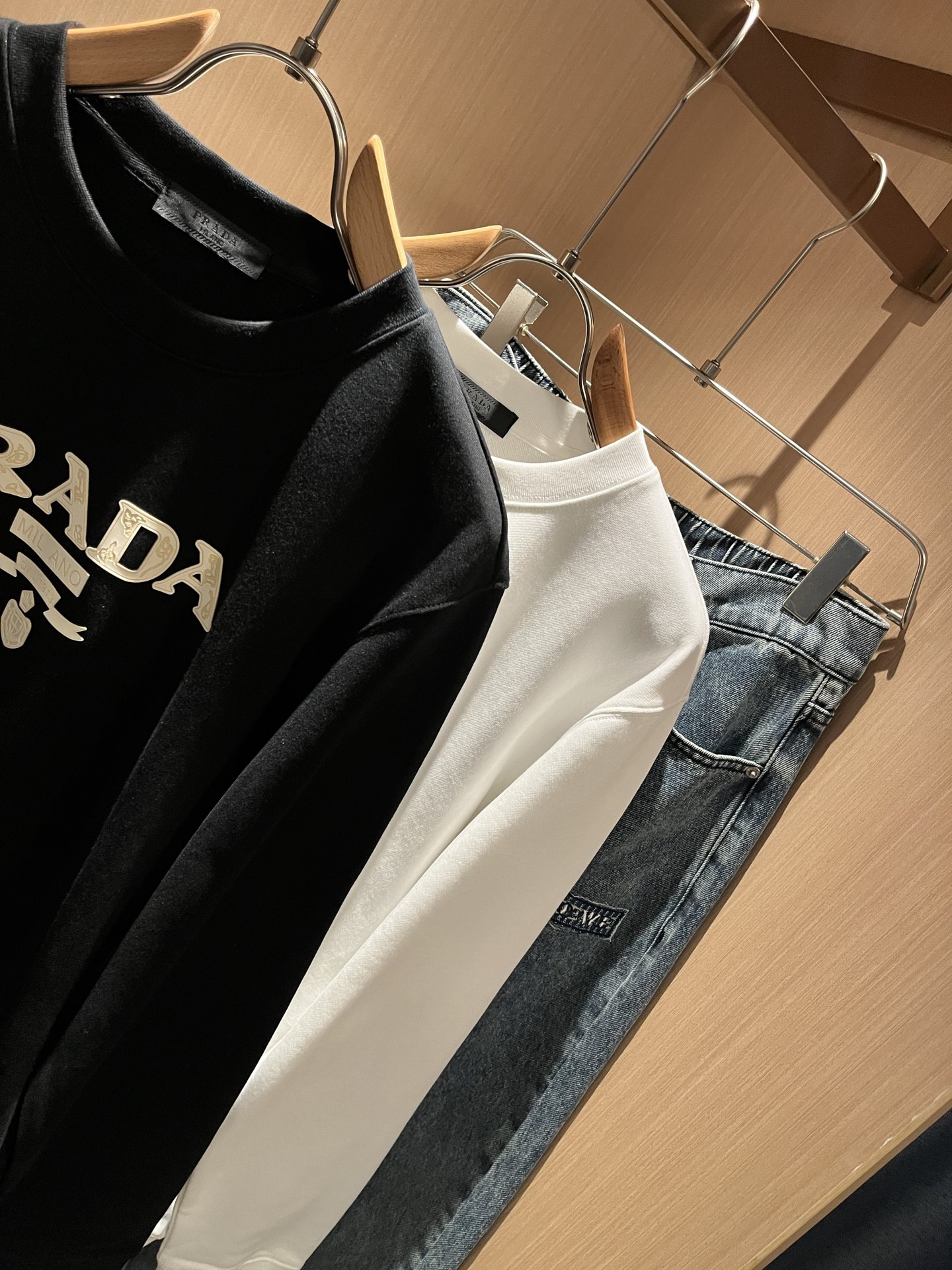 PRAD*A普*达2025秋冬新款男女同款👫长袖卫衣，最新款全网独家首上！！~既经典有时尚百搭，谁不爱啊