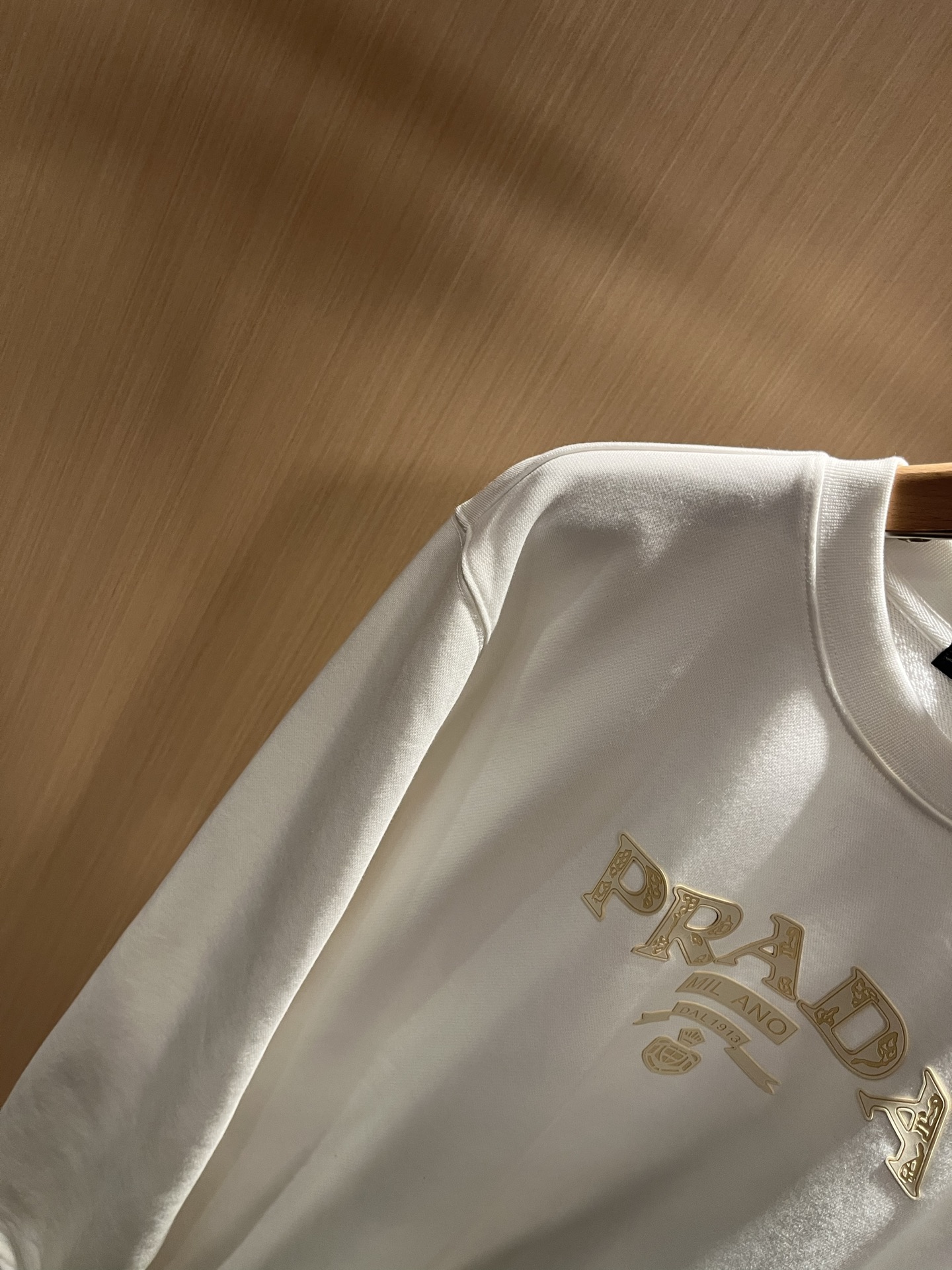 PRAD*A普*达2025秋冬新款男女同款👫长袖卫衣，最新款全网独家首上！！~既经典有时尚百搭，谁不爱啊