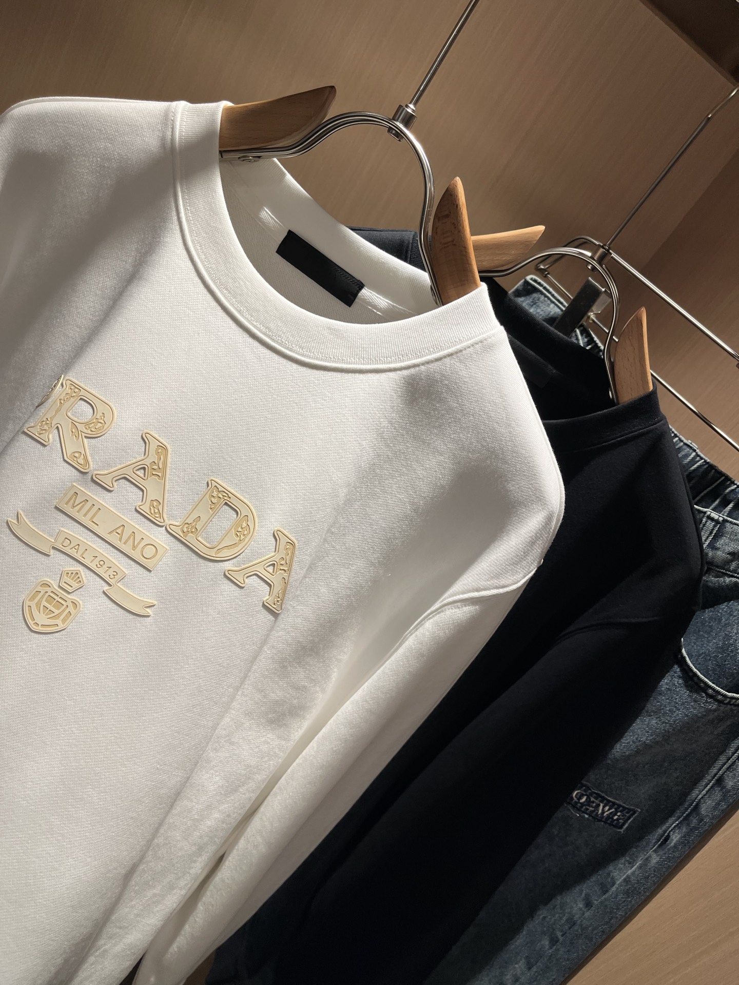 PRAD*A普*达2025秋冬新款男女同款👫长袖卫衣，最新款全网独家首上！！~既经典有时尚百搭，谁不爱啊