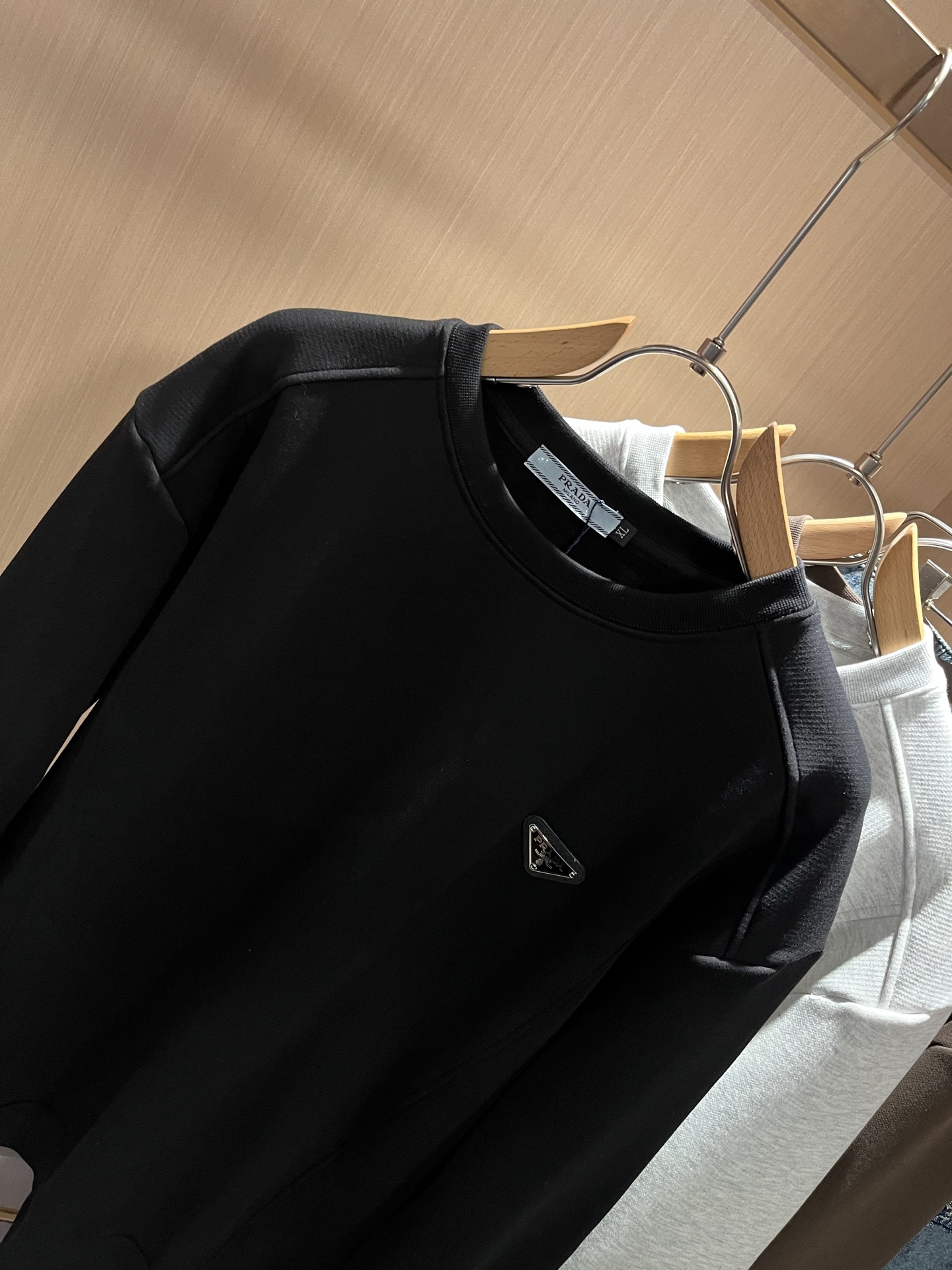 PRAD*A普*达⚠️加绒款！2025秋冬新款男女同款👫长袖卫衣，最新款全网独家首上！！~既经典有时尚百