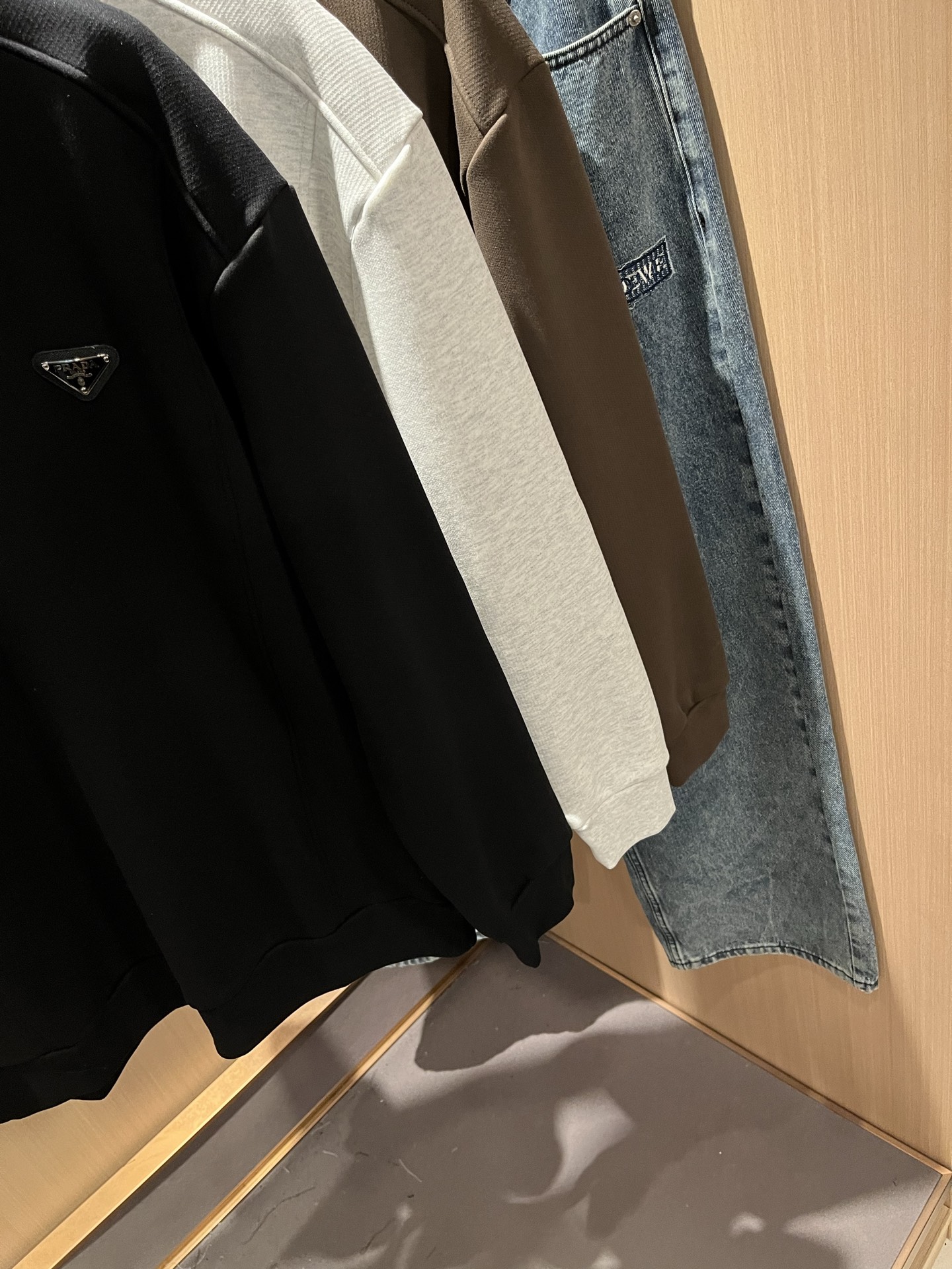 PRAD*A普*达⚠️加绒款！2025秋冬新款男女同款👫长袖卫衣，最新款全网独家首上！！~既经典有时尚百