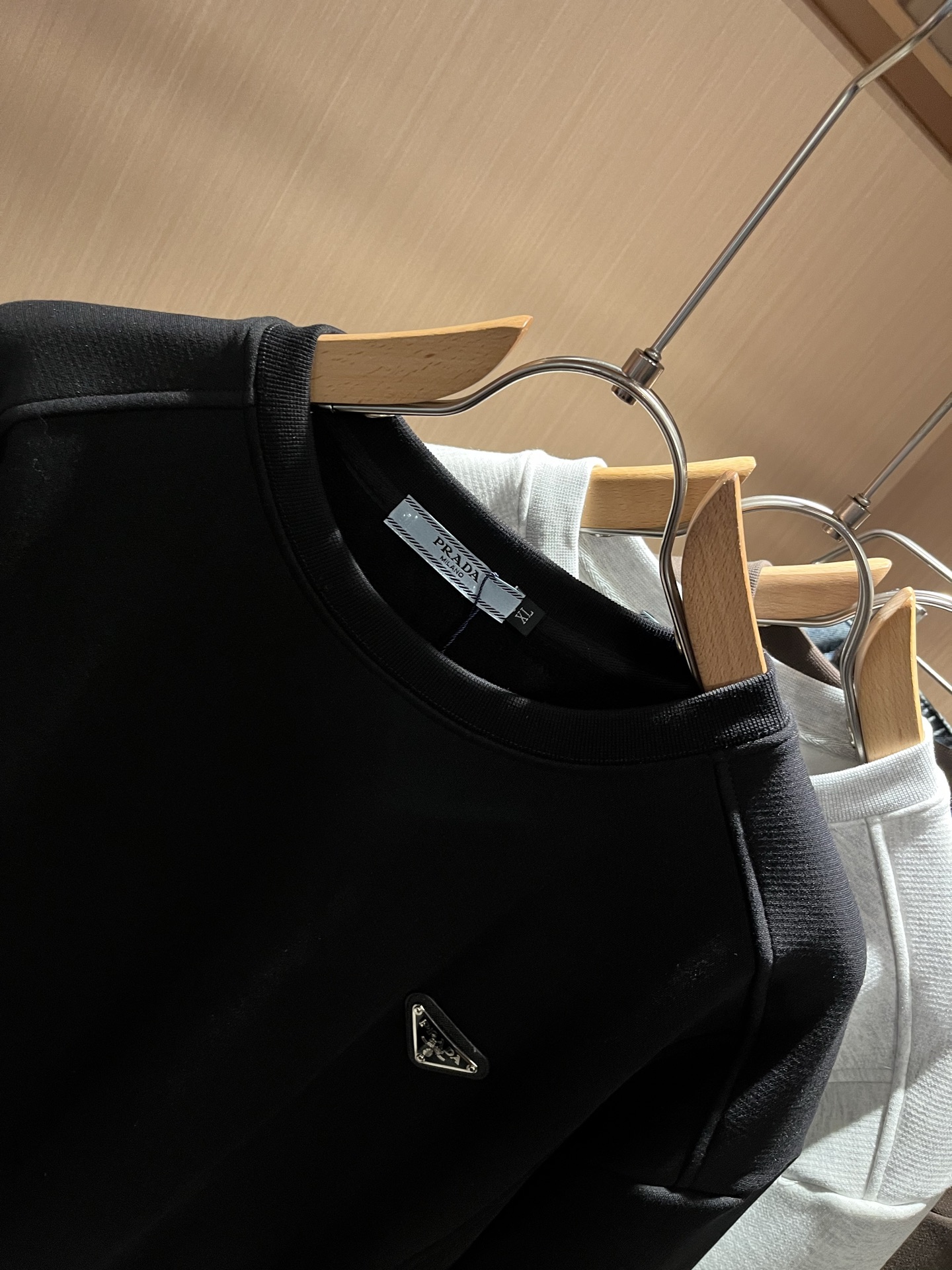 PRAD*A普*达⚠️加绒款！2025秋冬新款男女同款👫长袖卫衣，最新款全网独家首上！！~既经典有时尚百