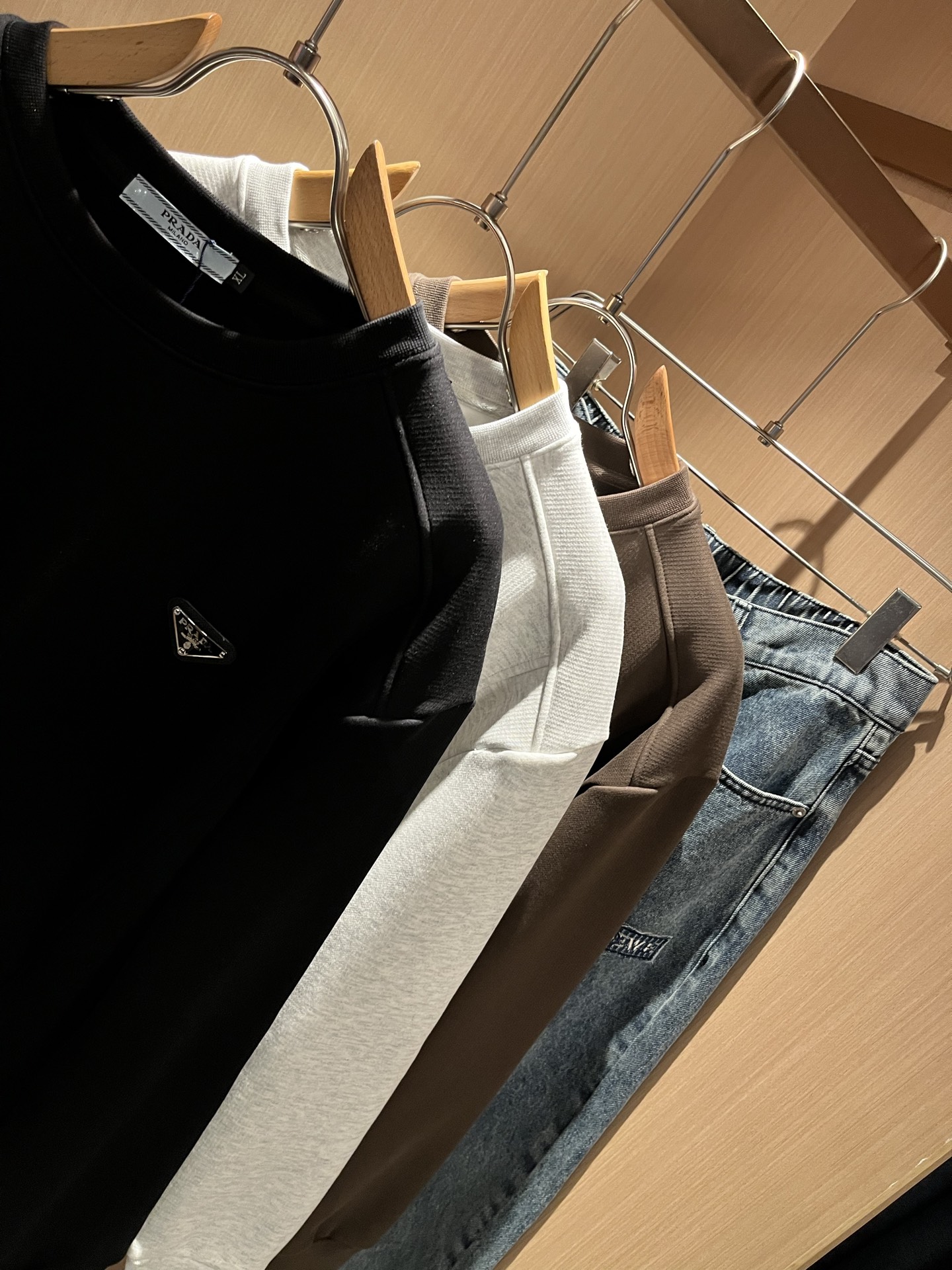 PRAD*A普*达⚠️加绒款！2025秋冬新款男女同款👫长袖卫衣，最新款全网独家首上！！~既经典有时尚百