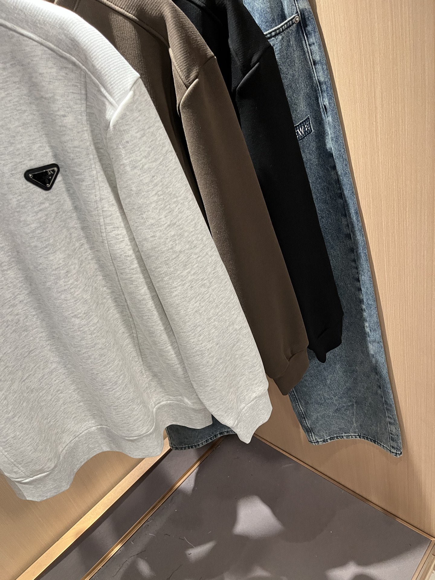 PRAD*A普*达⚠️加绒款！2025秋冬新款男女同款👫长袖卫衣，最新款全网独家首上！！~既经典有时尚百