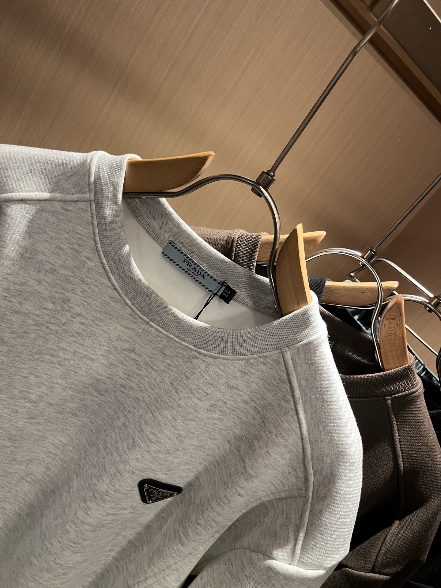 PRAD*A普*达⚠️加绒款！2025秋冬新款男女同款👫长袖卫衣，最新款全网独家首上！！~既经典有时尚百