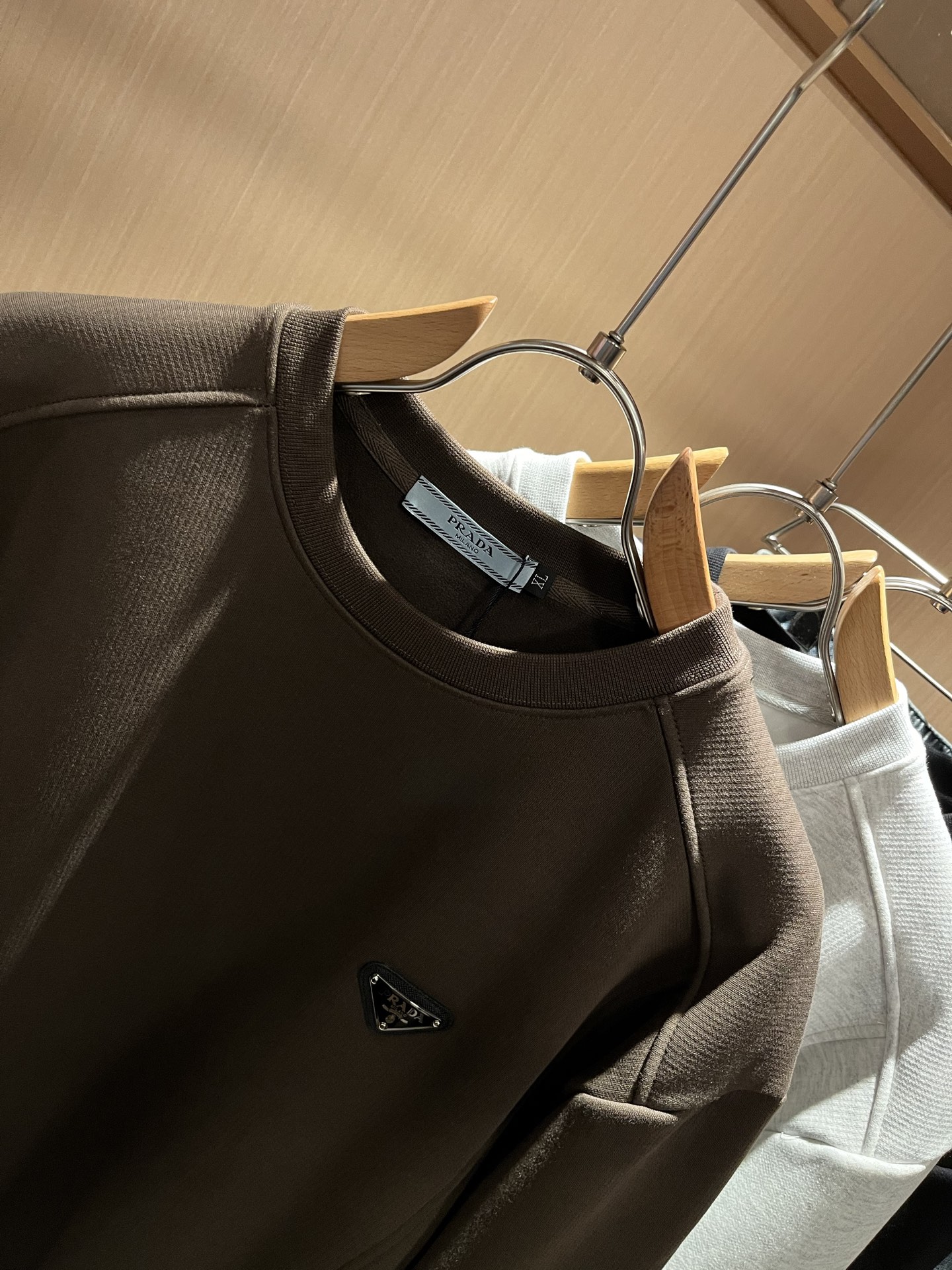 PRAD*A普*达⚠️加绒款！2025秋冬新款男女同款👫长袖卫衣，最新款全网独家首上！！~既经典有时尚百