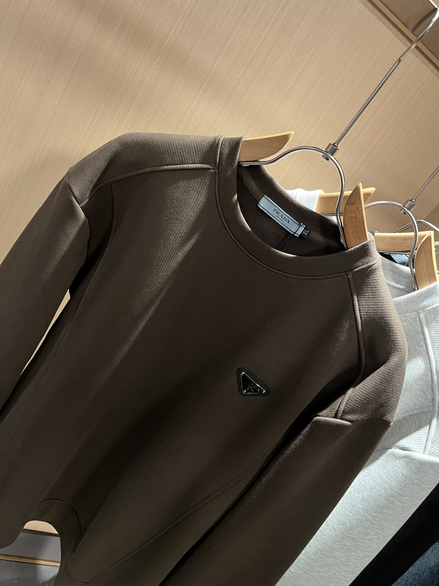 PRAD*A普*达⚠️加绒款！2025秋冬新款男女同款👫长袖卫衣，最新款全网独家首上！！~既经典有时尚百