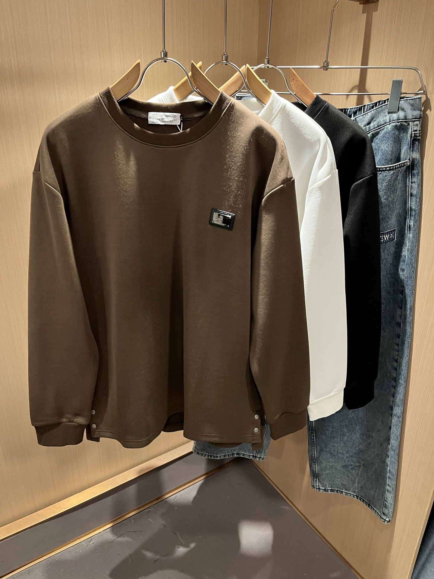 NO:526475,Loro Piana Nuoyou Pianya New autumn and winter men's sweatshirts, foreign trade company orders!  Customer-supplied baby lint cotton material, one of the classic proprietary fabrics!  The texture is light, soft and delicate, but the shape is straight and stylish!  Adopt multi-layer structure and windproof performance. Details and ultimate luxury... Perfectly interpret high-quality quality. Size M-4XL, loro piana, hoodie, sweatshirts, alexander wang19860909Loro Piana诺悠翩雅 秋冬新品男士卫衣,外贸公司订单！客供婴儿绒棉材质,经典的专有织物之一！ 质地轻盈、触感又柔软细腻、但型态又笔挺有型！ 采用多层结构、具备防风性能. 细节、奢华极致… 完美演绎高品质品相.尺码M-4XL,,loro piana,hoodie,sweatshirts,alexander wang,Men's clothing