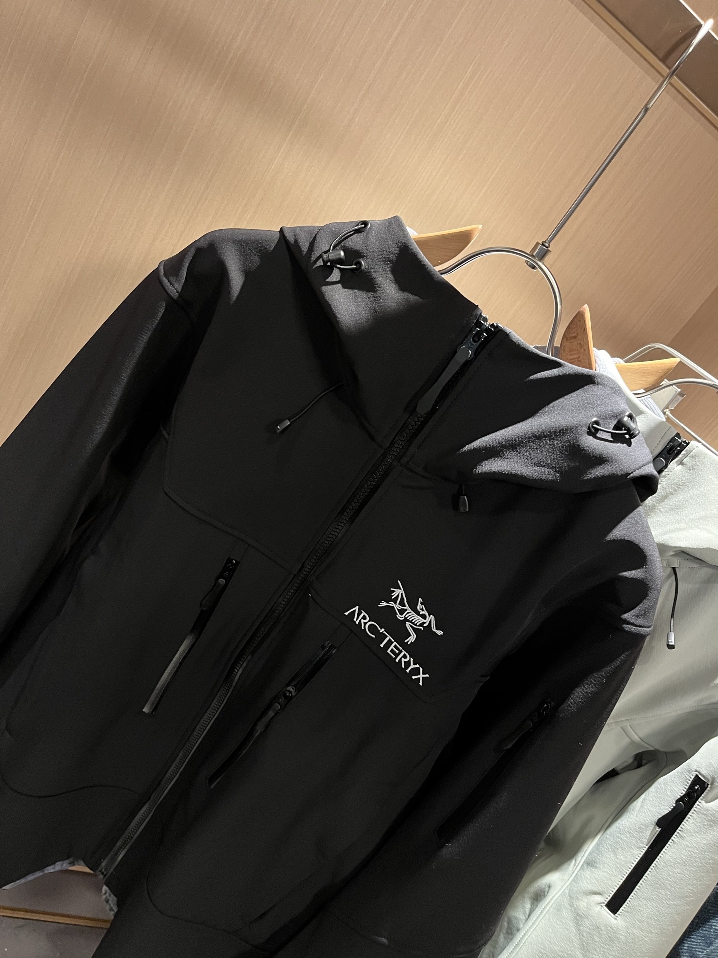 ARCTER*X始*祖鸟 2025秋冬新款男女同款👫夹克外套，户外品牌可能大家第一想到的就是加拿大鹅、始