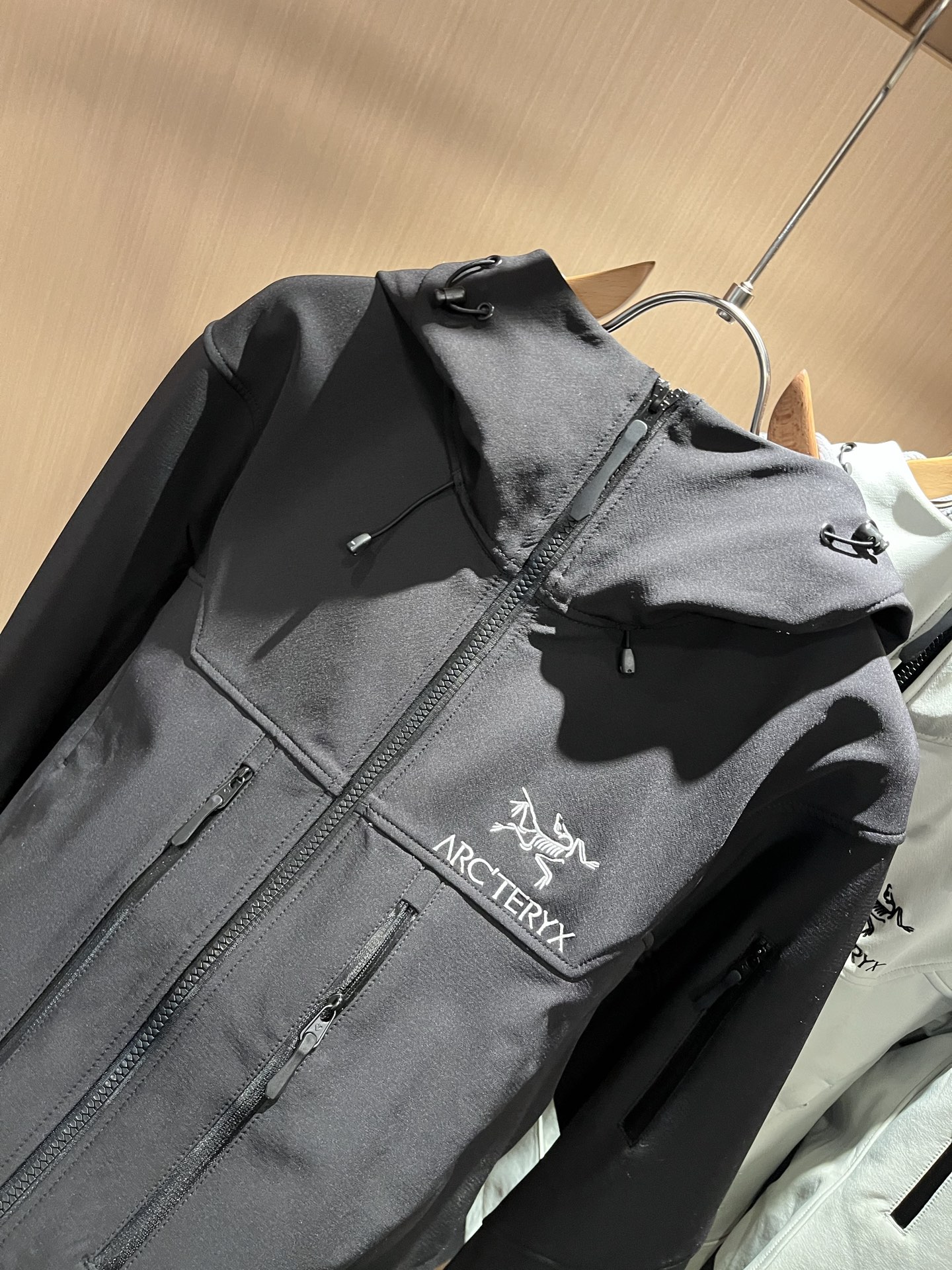 ARCTER*X始*祖鸟 2025秋冬新款男女同款👫夹克外套，户外品牌可能大家第一想到的就是加拿大鹅、始