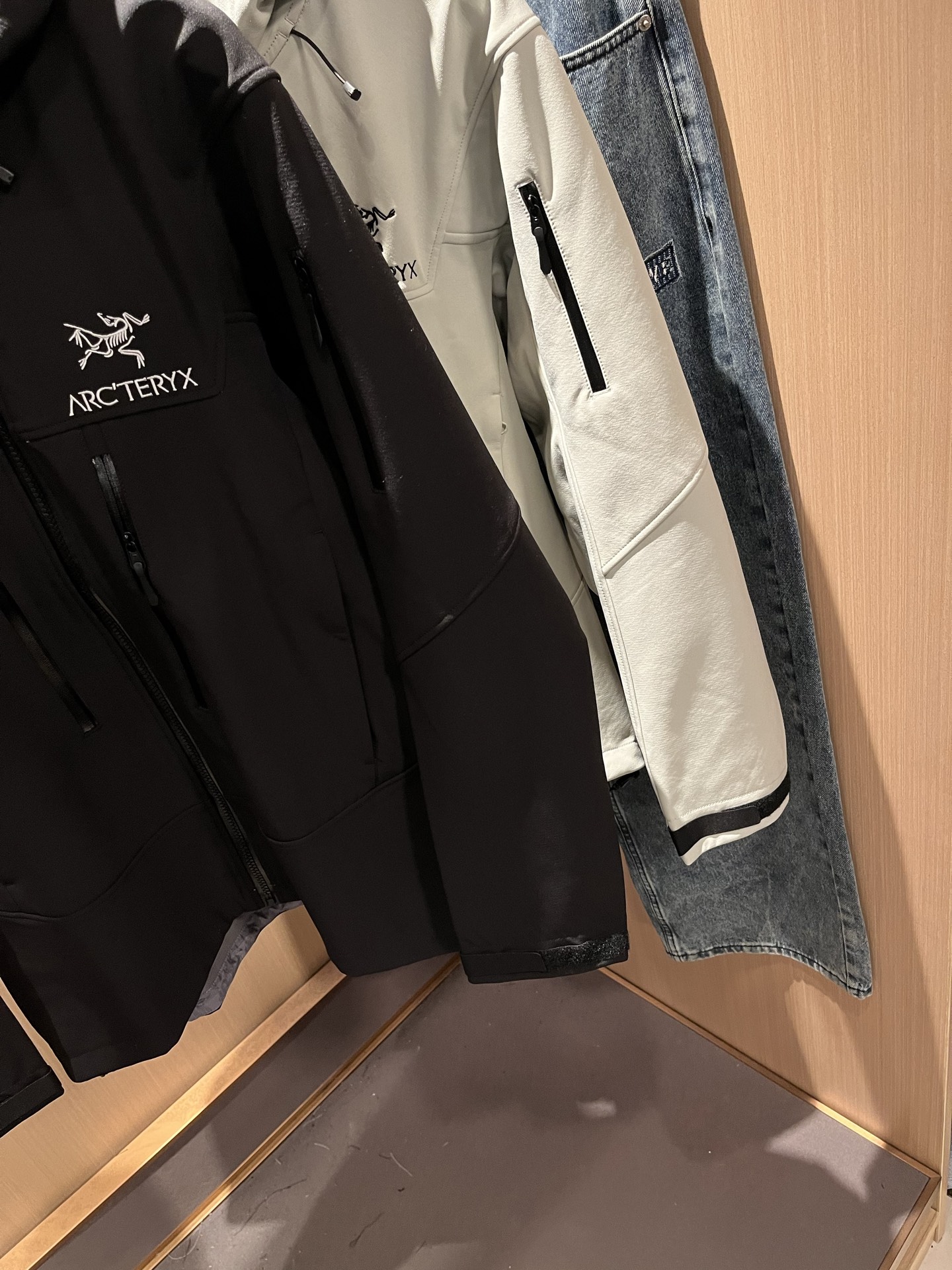 ARCTER*X始*祖鸟 2025秋冬新款男女同款👫夹克外套，户外品牌可能大家第一想到的就是加拿大鹅、始