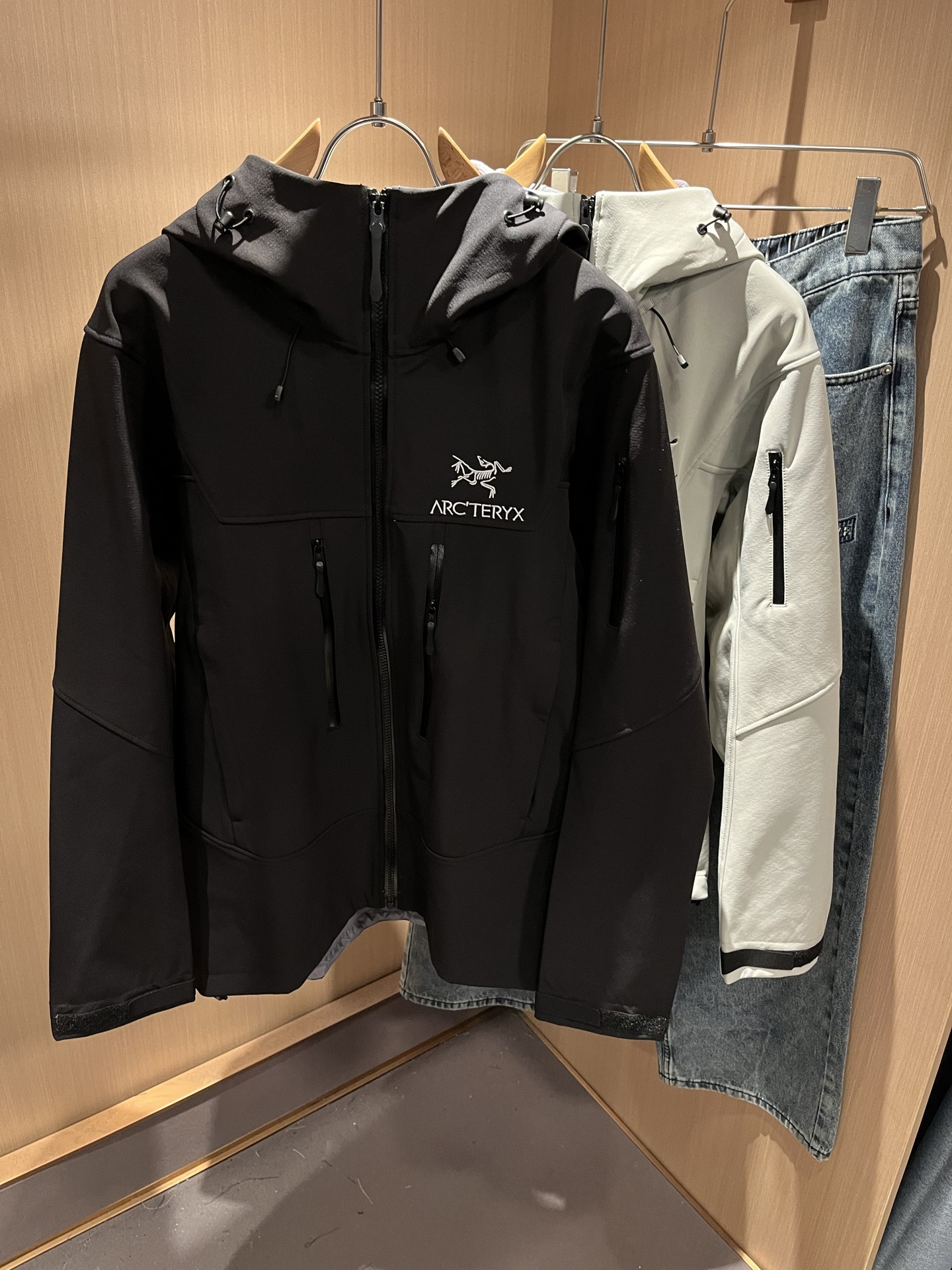 ARCTER*X始*祖鸟 2025秋冬新款男女同款👫夹克外套，户外品牌可能大家第一想到的就是加拿大鹅、始