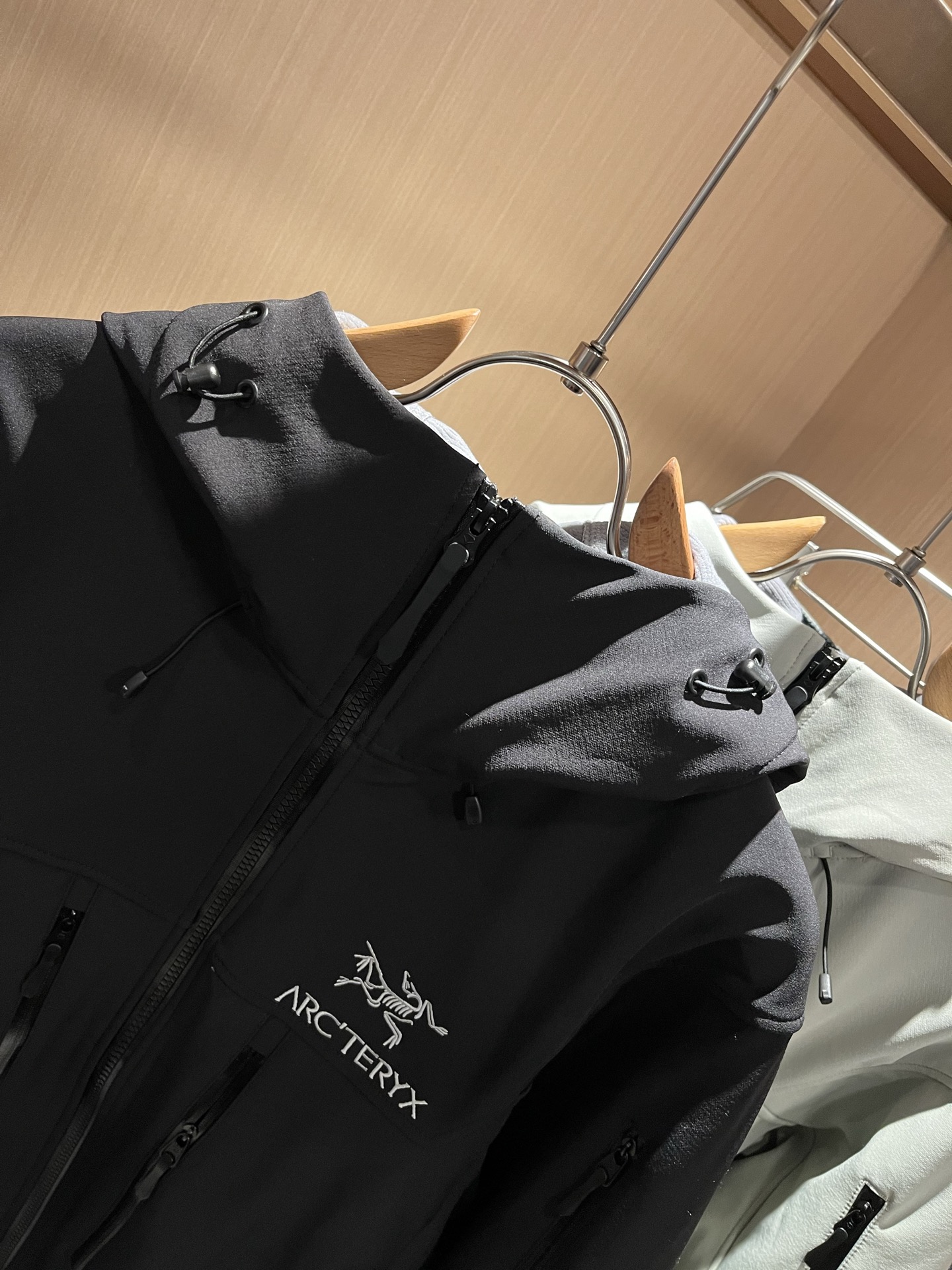 ARCTER*X始*祖鸟 2025秋冬新款男女同款👫夹克外套，户外品牌可能大家第一想到的就是加拿大鹅、始