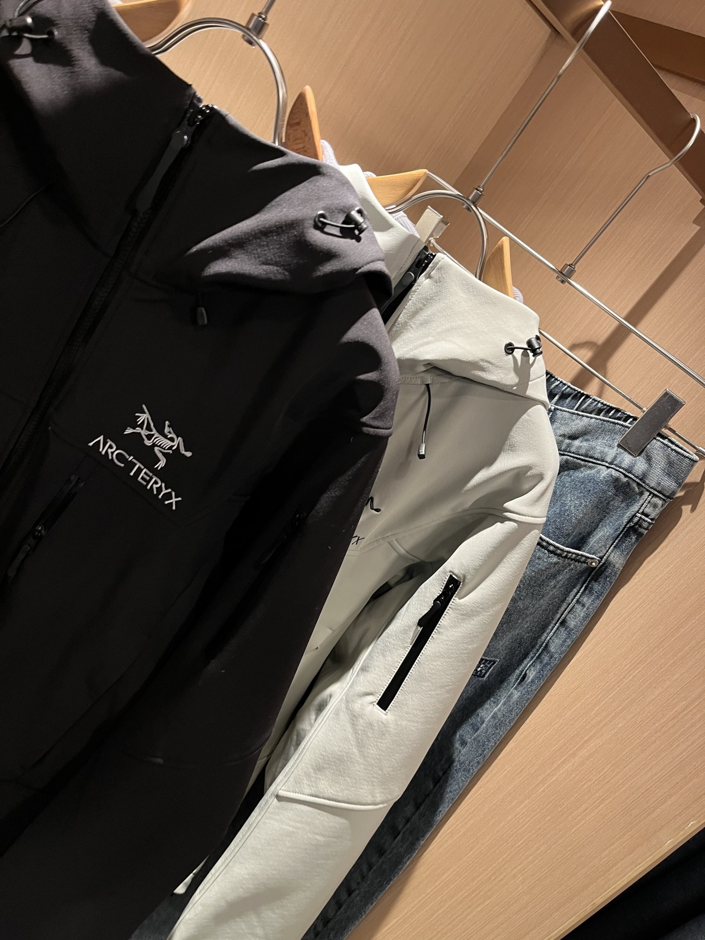 ARCTER*X始*祖鸟 2025秋冬新款男女同款👫夹克外套，户外品牌可能大家第一想到的就是加拿大鹅、始