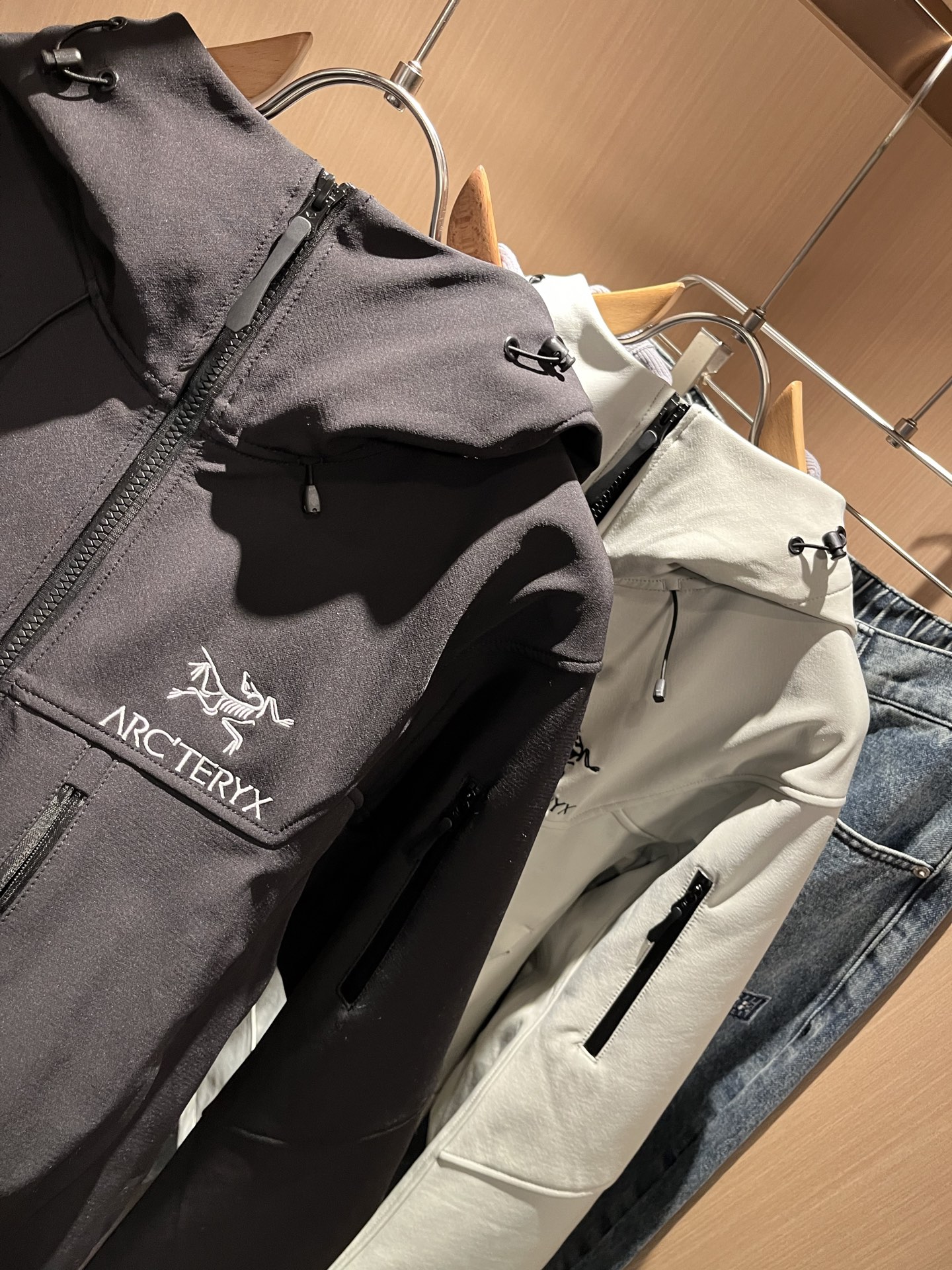 ARCTER*X始*祖鸟 2025秋冬新款男女同款👫夹克外套，户外品牌可能大家第一想到的就是加拿大鹅、始