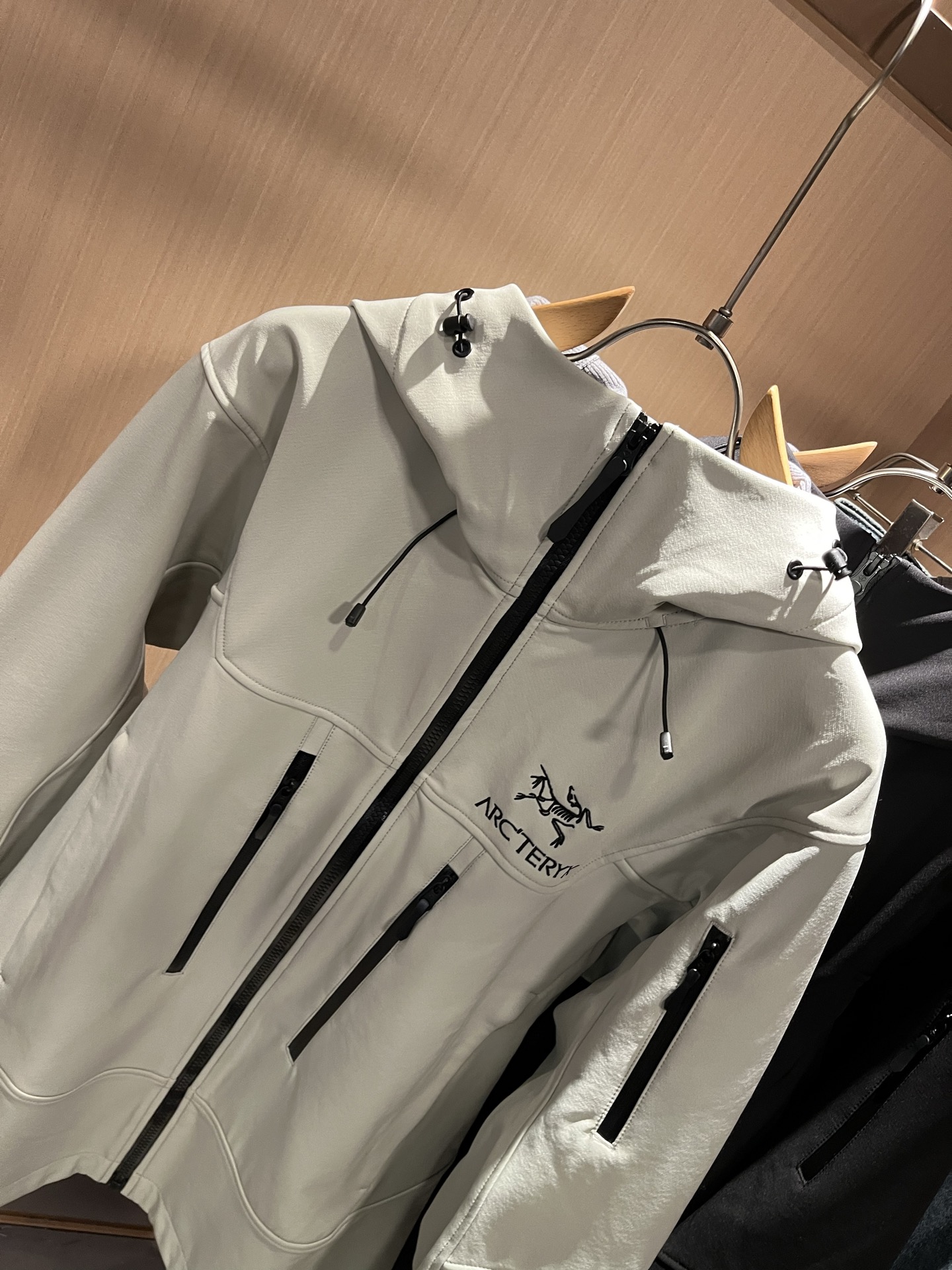 ARCTER*X始*祖鸟 2025秋冬新款男女同款👫夹克外套，户外品牌可能大家第一想到的就是加拿大鹅、始