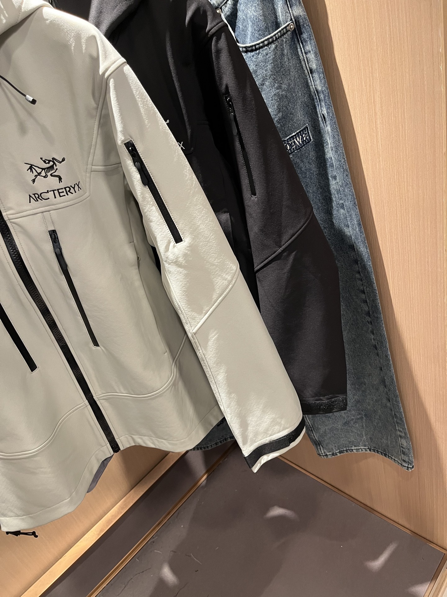 ARCTER*X始*祖鸟 2025秋冬新款男女同款👫夹克外套，户外品牌可能大家第一想到的就是加拿大鹅、始