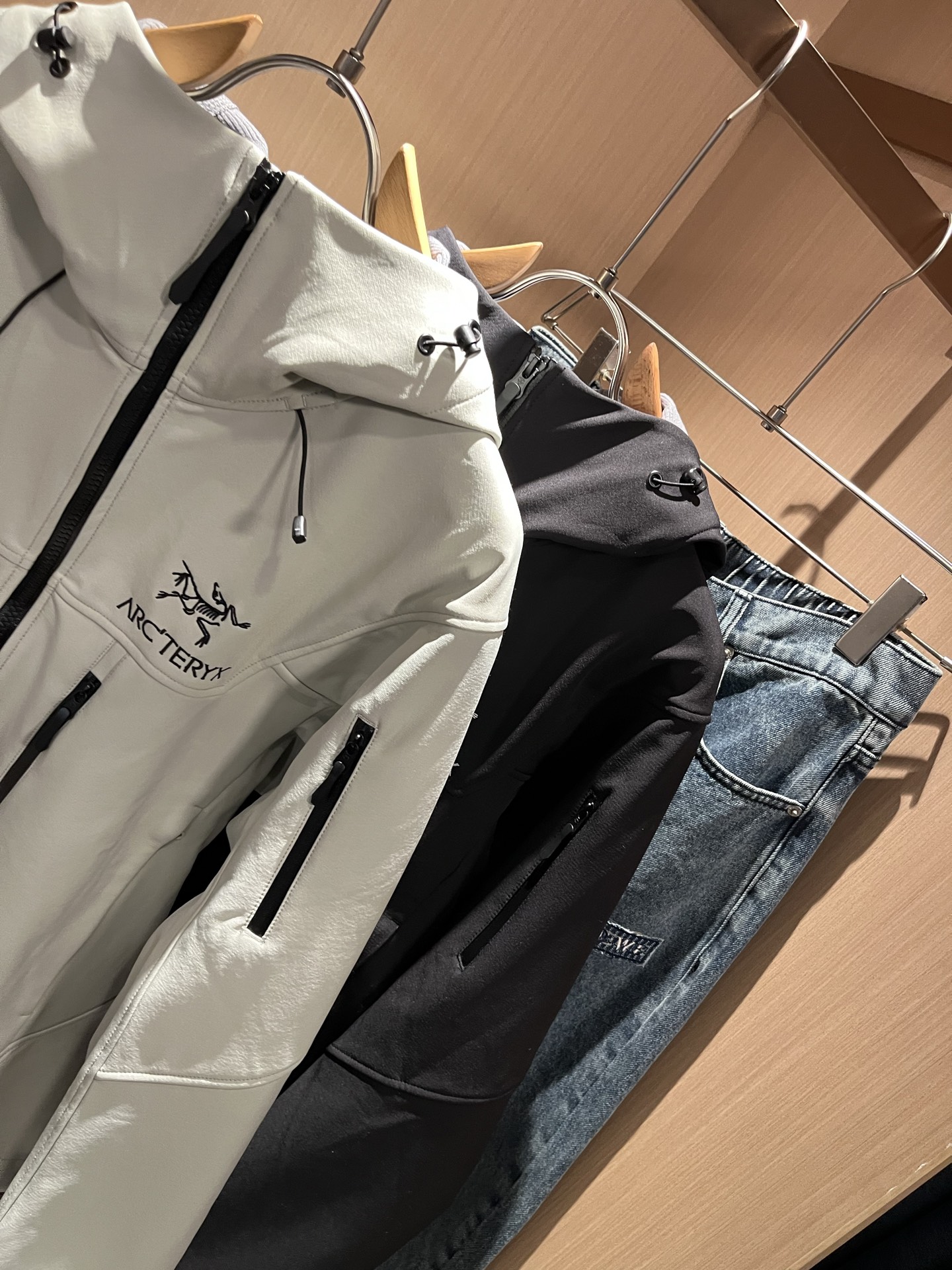 ARCTER*X始*祖鸟 2025秋冬新款男女同款👫夹克外套，户外品牌可能大家第一想到的就是加拿大鹅、始