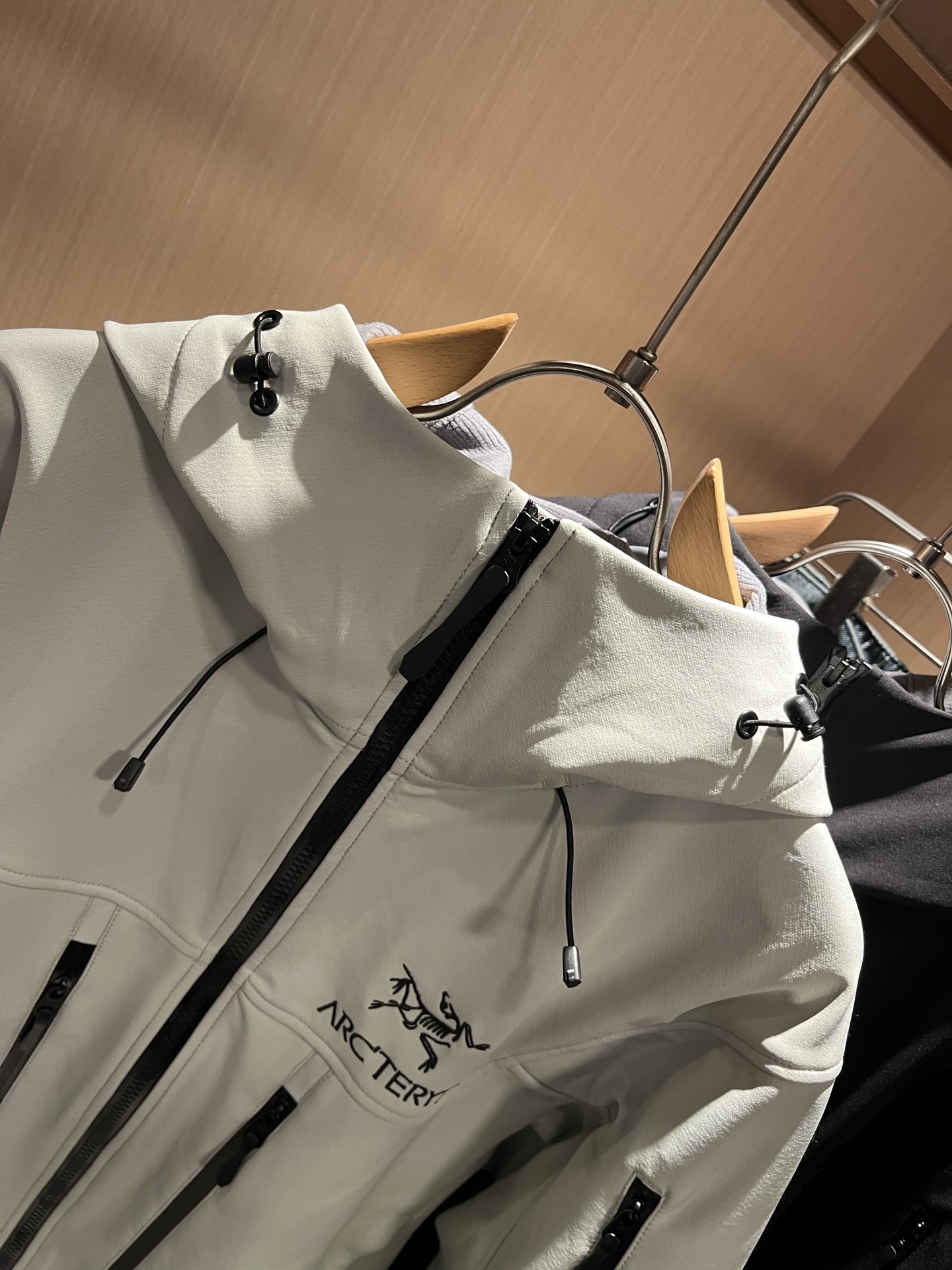 ARCTER*X始*祖鸟 2025秋冬新款男女同款👫夹克外套，户外品牌可能大家第一想到的就是加拿大鹅、始