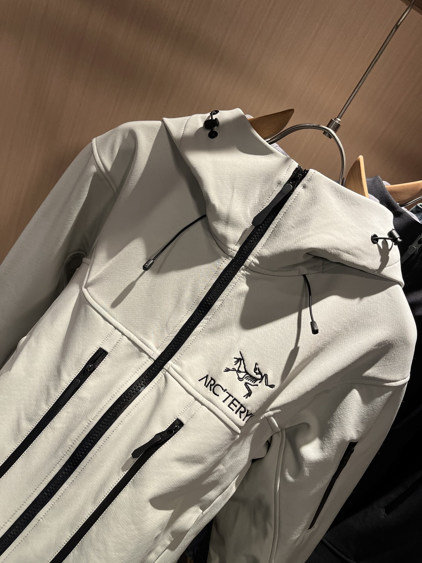 ARCTER*X始*祖鸟 2025秋冬新款男女同款👫夹克外套，户外品牌可能大家第一想到的就是加拿大鹅、始