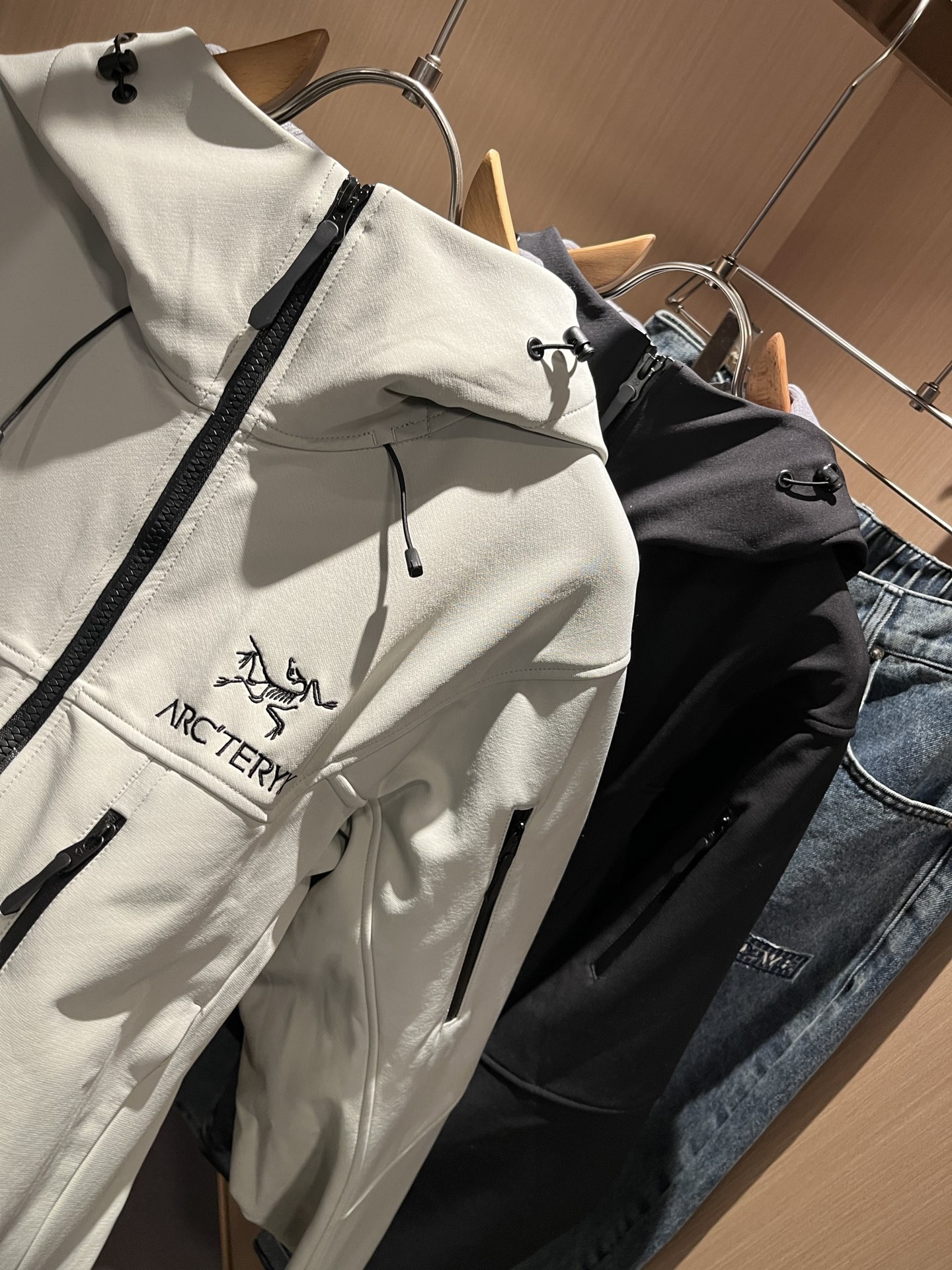 ARCTER*X始*祖鸟 2025秋冬新款男女同款👫夹克外套，户外品牌可能大家第一想到的就是加拿大鹅、始