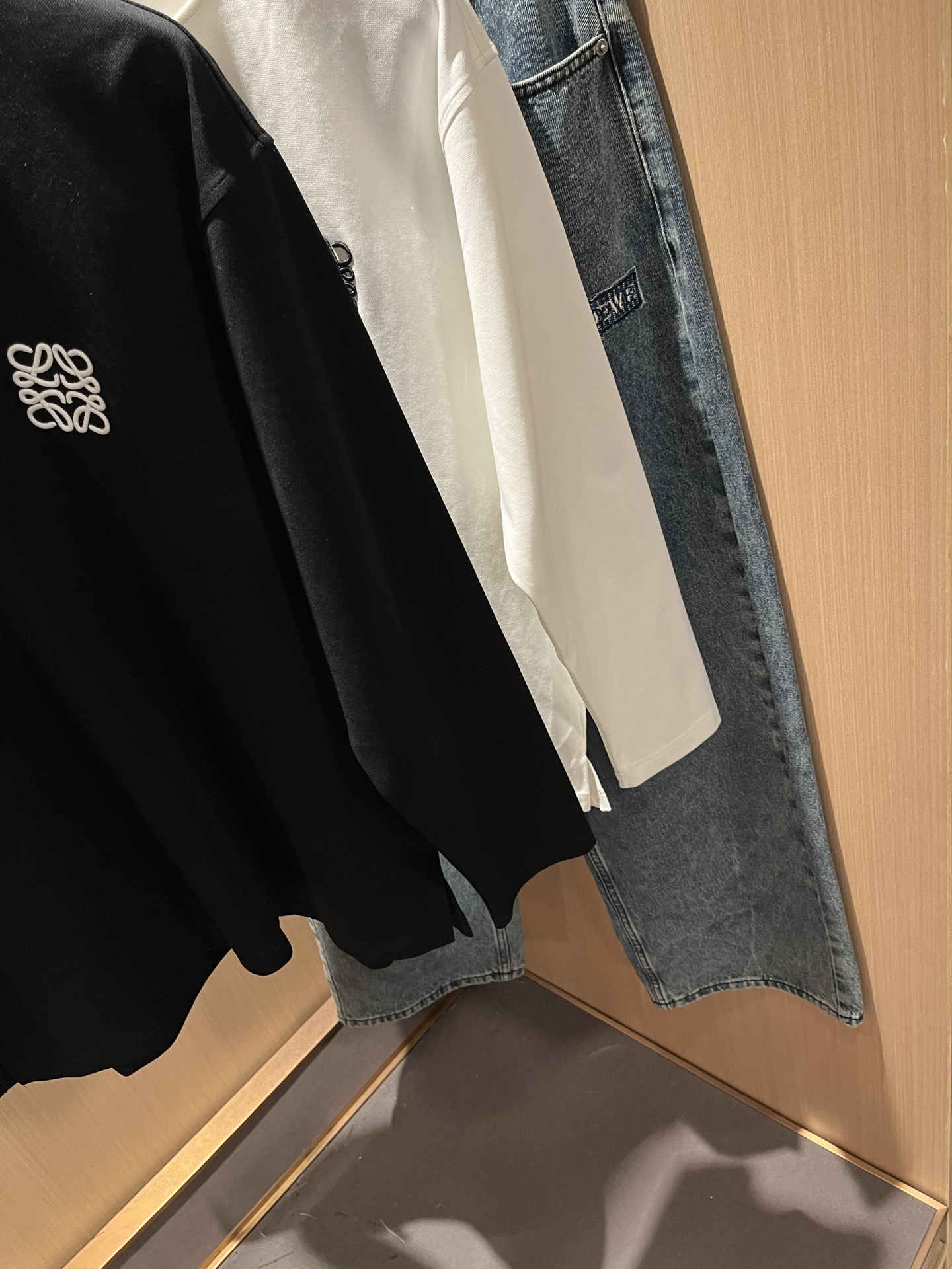 LOE*WE罗*威 2025秋冬男士打底衫，意大利原厂订单渠道，极具个性高级风，标志logo图案刺绣工艺