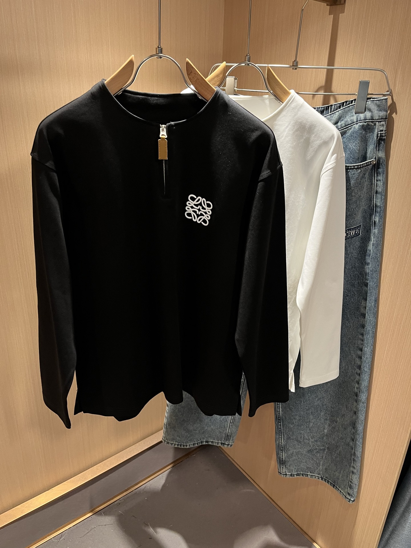 LOE*WE罗*威 2025秋冬男士打底衫，意大利原厂订单渠道，极具个性高级风，标志logo图案刺绣工艺