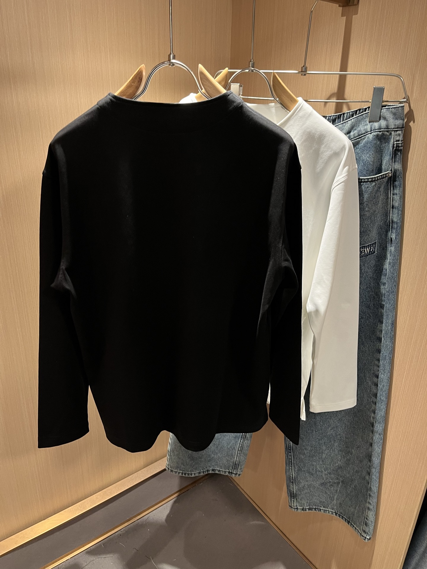 LOE*WE罗*威 2025秋冬男士打底衫，意大利原厂订单渠道，极具个性高级风，标志logo图案刺绣工艺