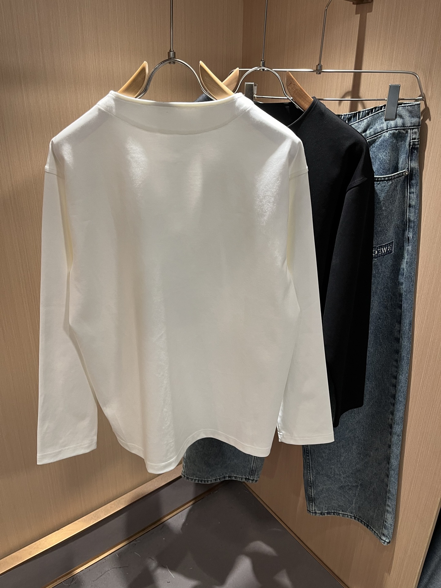 LOE*WE罗*威 2025秋冬男士打底衫，意大利原厂订单渠道，极具个性高级风，标志logo图案刺绣工艺