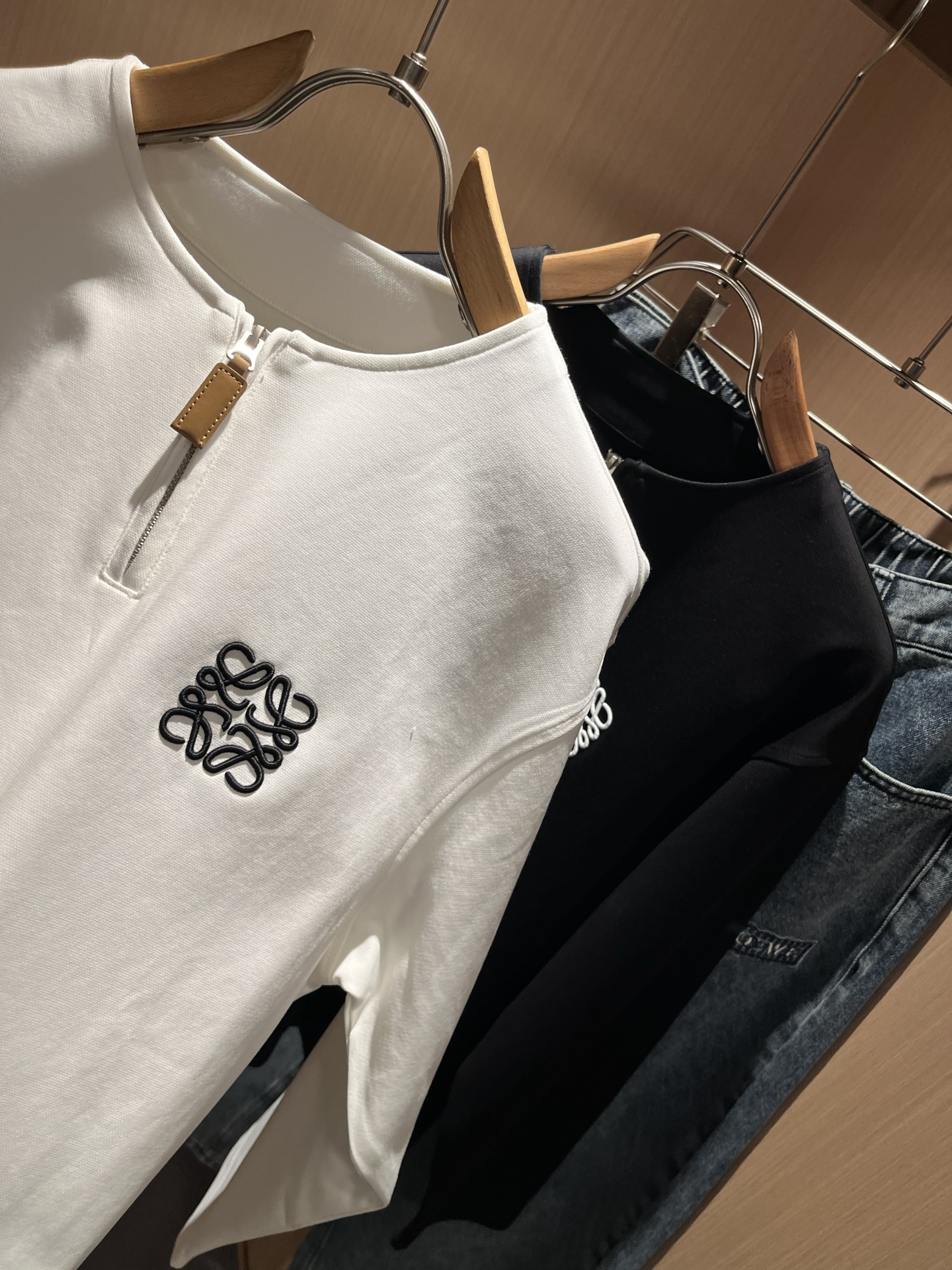 LOE*WE罗*威 2025秋冬男士打底衫，意大利原厂订单渠道，极具个性高级风，标志logo图案刺绣工艺