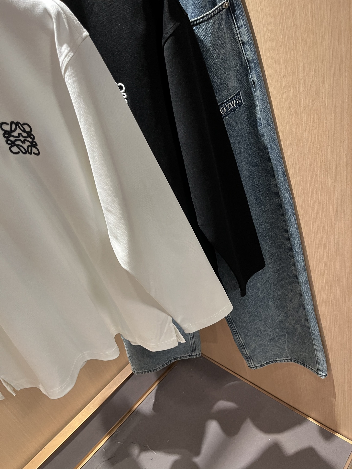 LOE*WE罗*威 2025秋冬男士打底衫，意大利原厂订单渠道，极具个性高级风，标志logo图案刺绣工艺