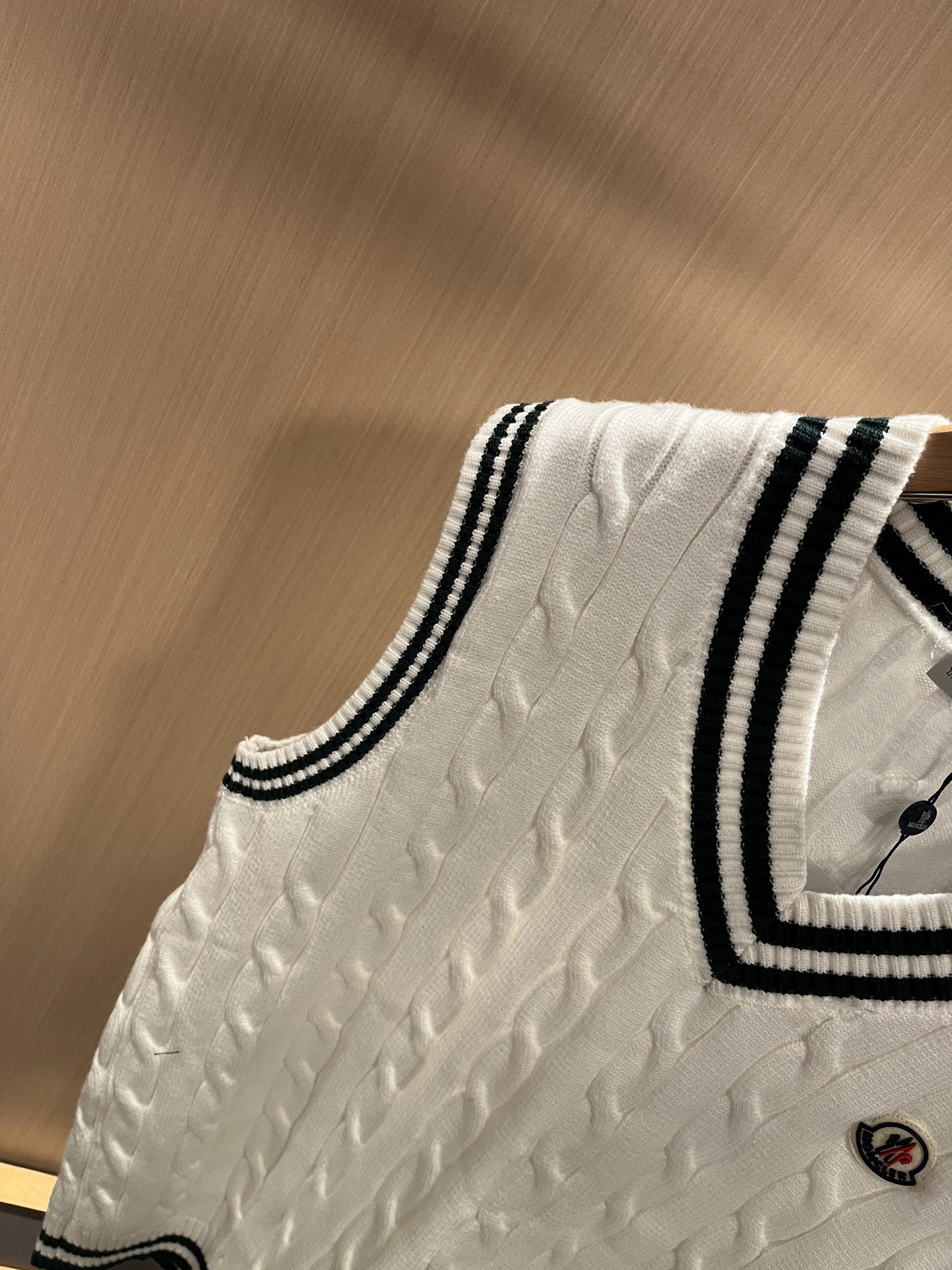 Moncl*r蒙*口 2025秋冬男女同款情侣款👫最新的贸易订单针织马甲，全品相！！网红款！工艺采用针织