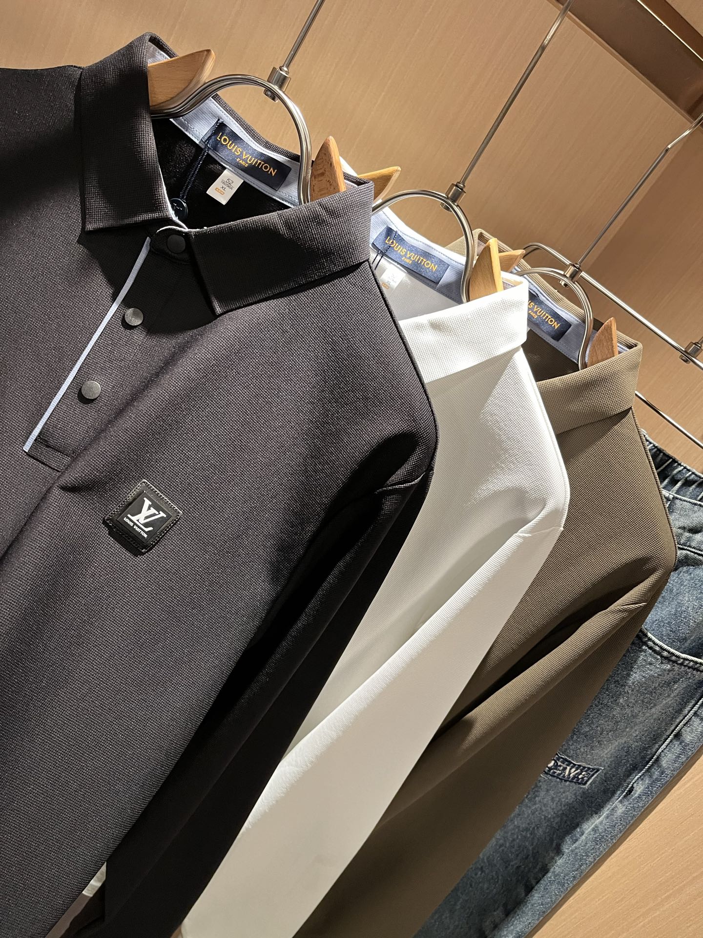 Louis Vuit*on路易*登2025秋季新款长袖Polo衫，最新工艺时尚元素设计理念！胸前logo