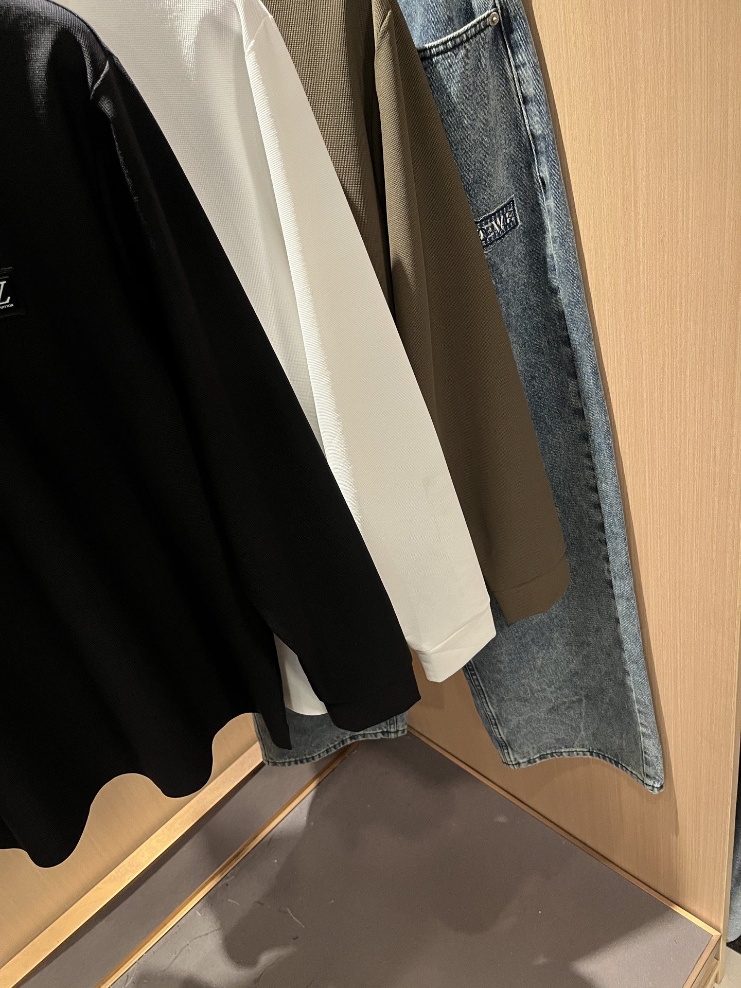 Louis Vuit*on路易*登2025秋季新款长袖Polo衫，最新工艺时尚元素设计理念！胸前logo