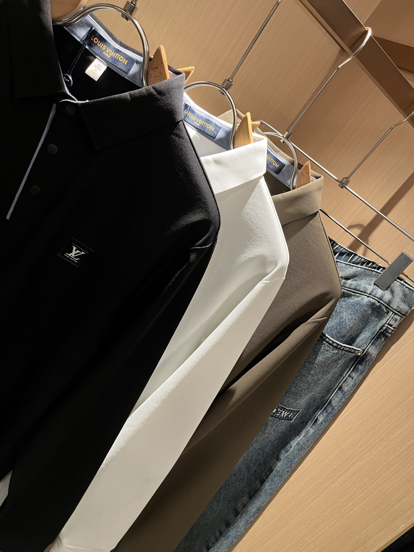 Louis Vuit*on路易*登2025秋季新款长袖Polo衫，最新工艺时尚元素设计理念！胸前logo