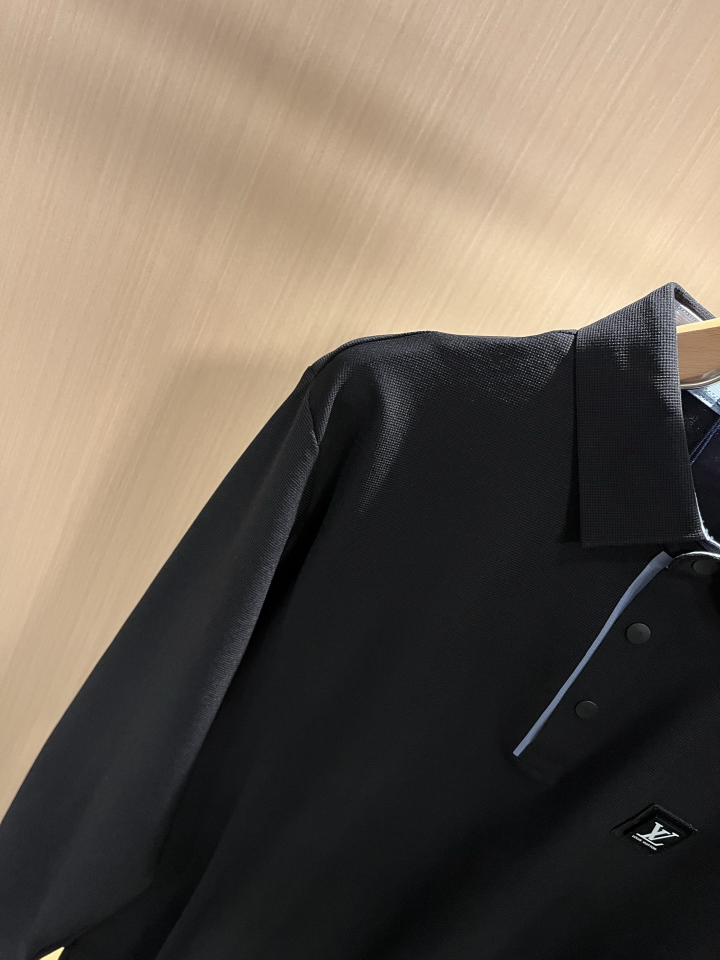 Louis Vuit*on路易*登2025秋季新款长袖Polo衫，最新工艺时尚元素设计理念！胸前logo