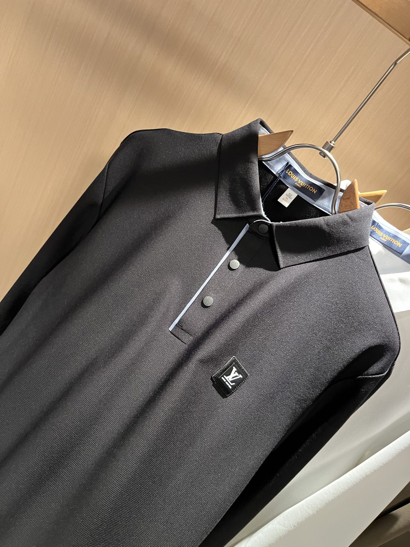 Louis Vuit*on路易*登2025秋季新款长袖Polo衫，最新工艺时尚元素设计理念！胸前logo