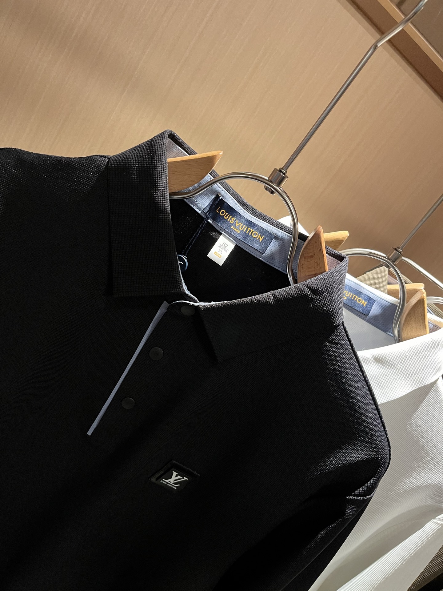 Louis Vuit*on路易*登2025秋季新款长袖Polo衫，最新工艺时尚元素设计理念！胸前logo